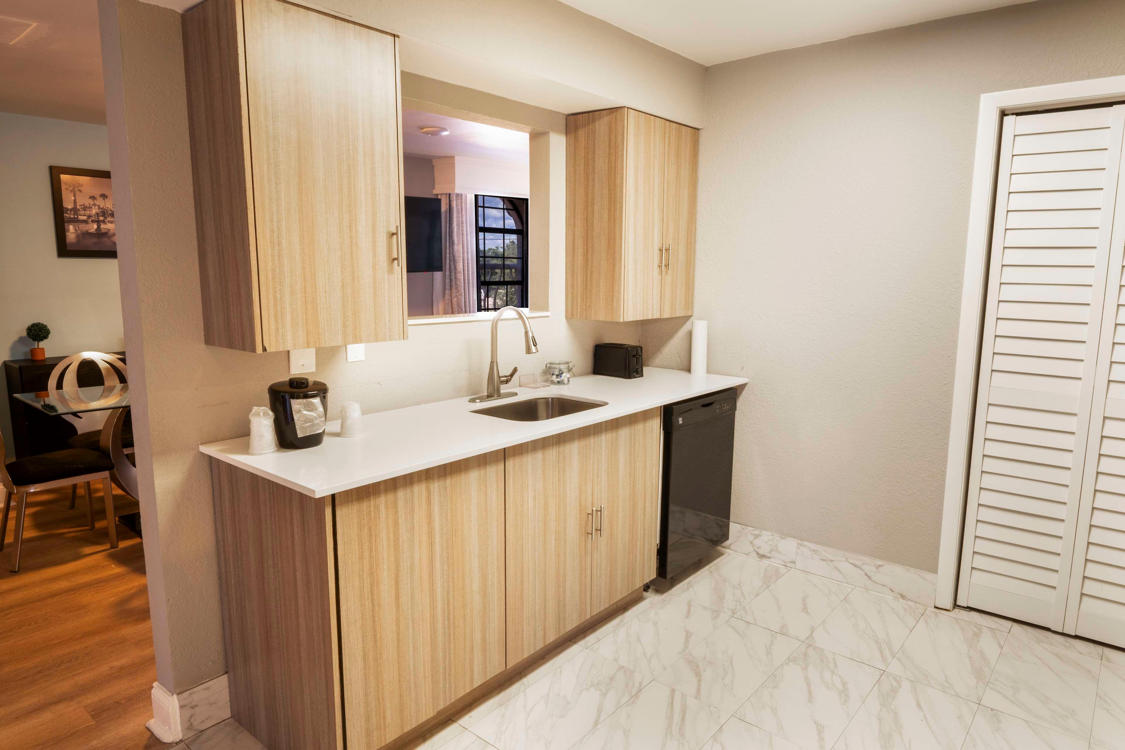 Suite Two Queen Beds Non Smoking