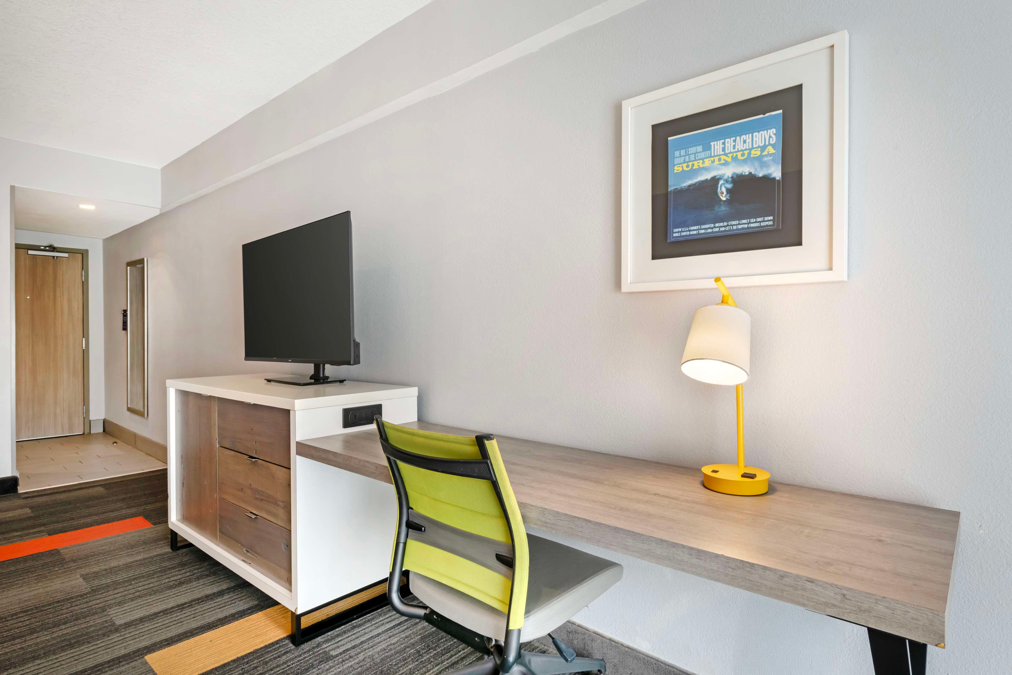 Quadruple City View Two Queen Beds