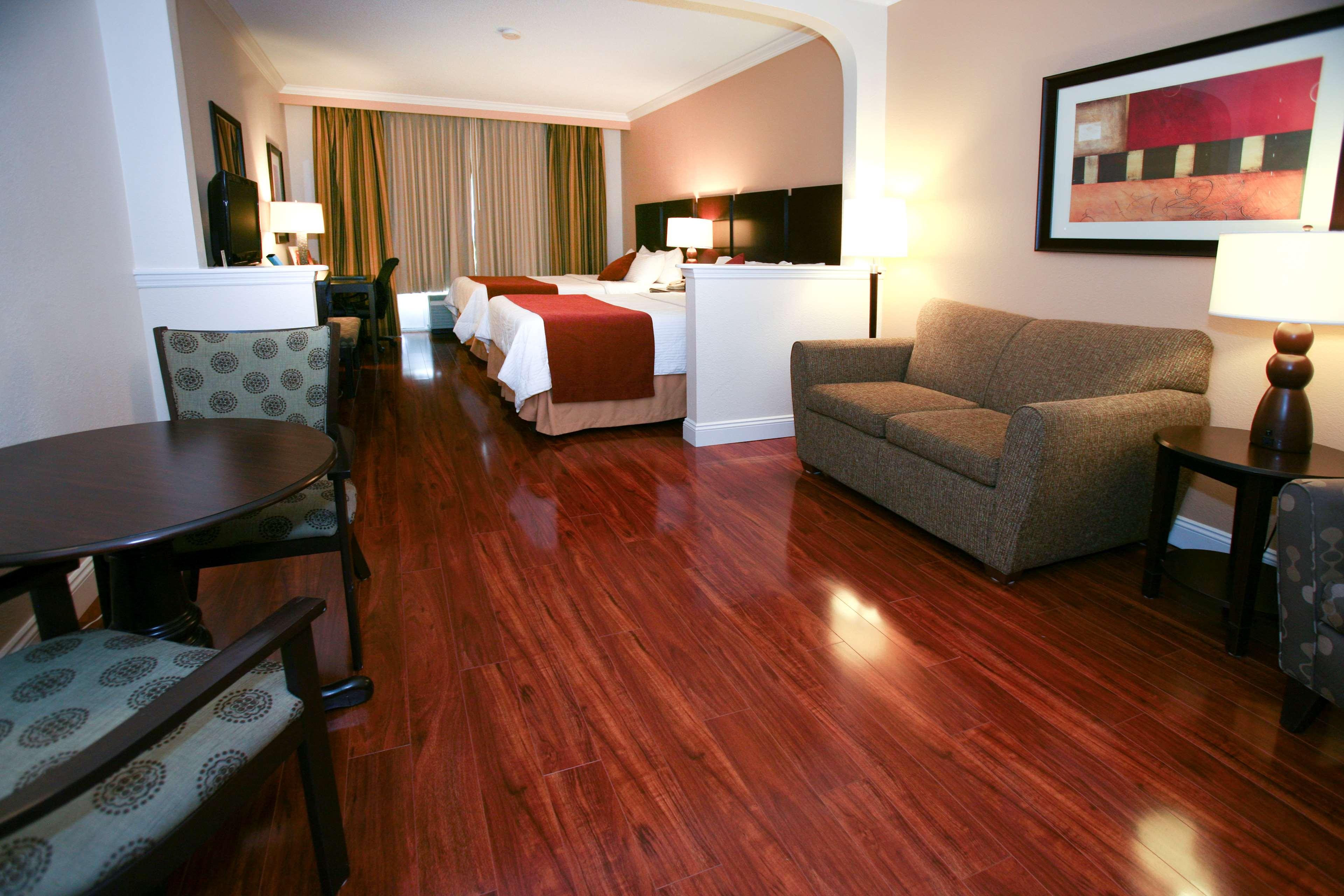 Suite Two Queen Beds