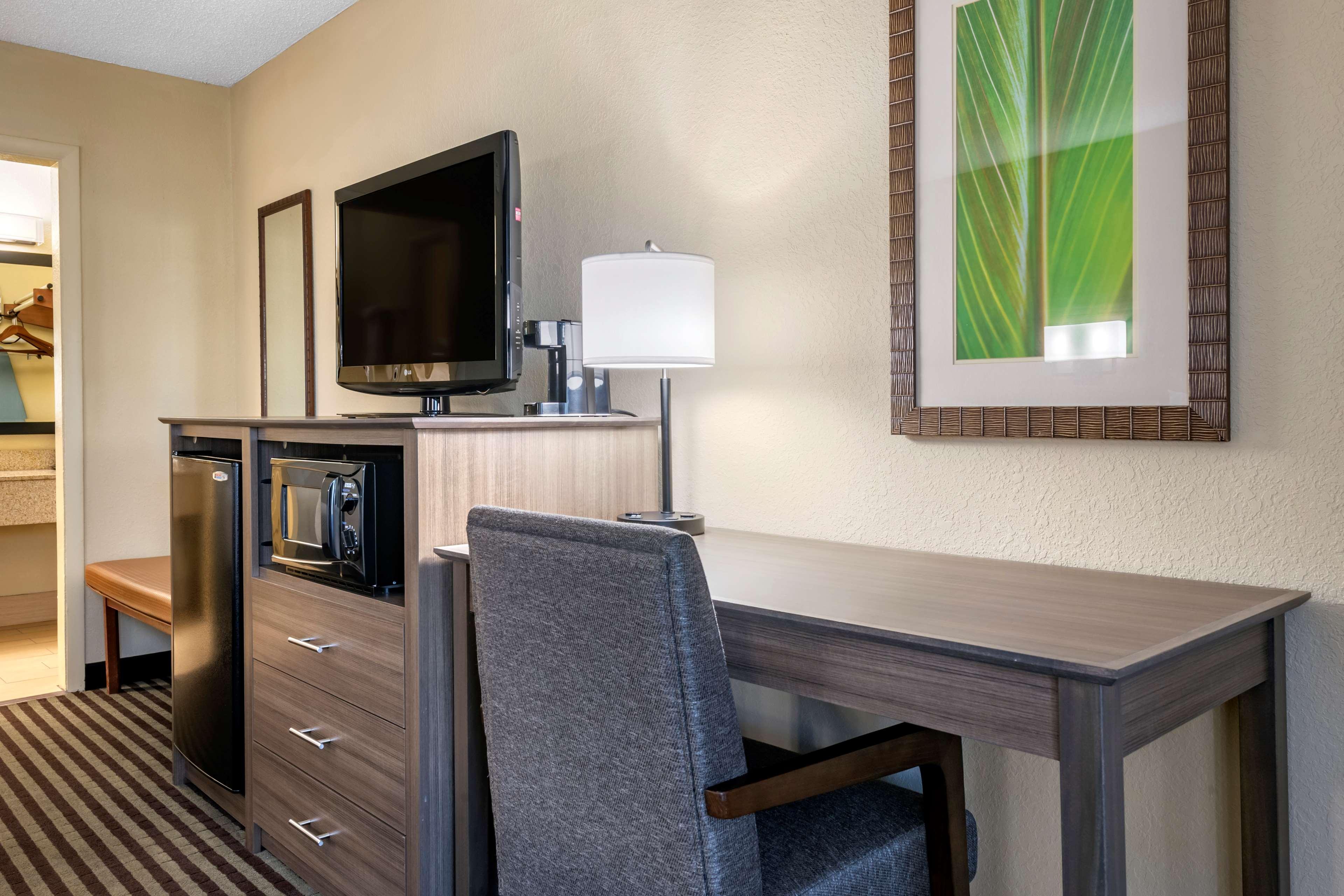 Room Accessible-queen Size Bed