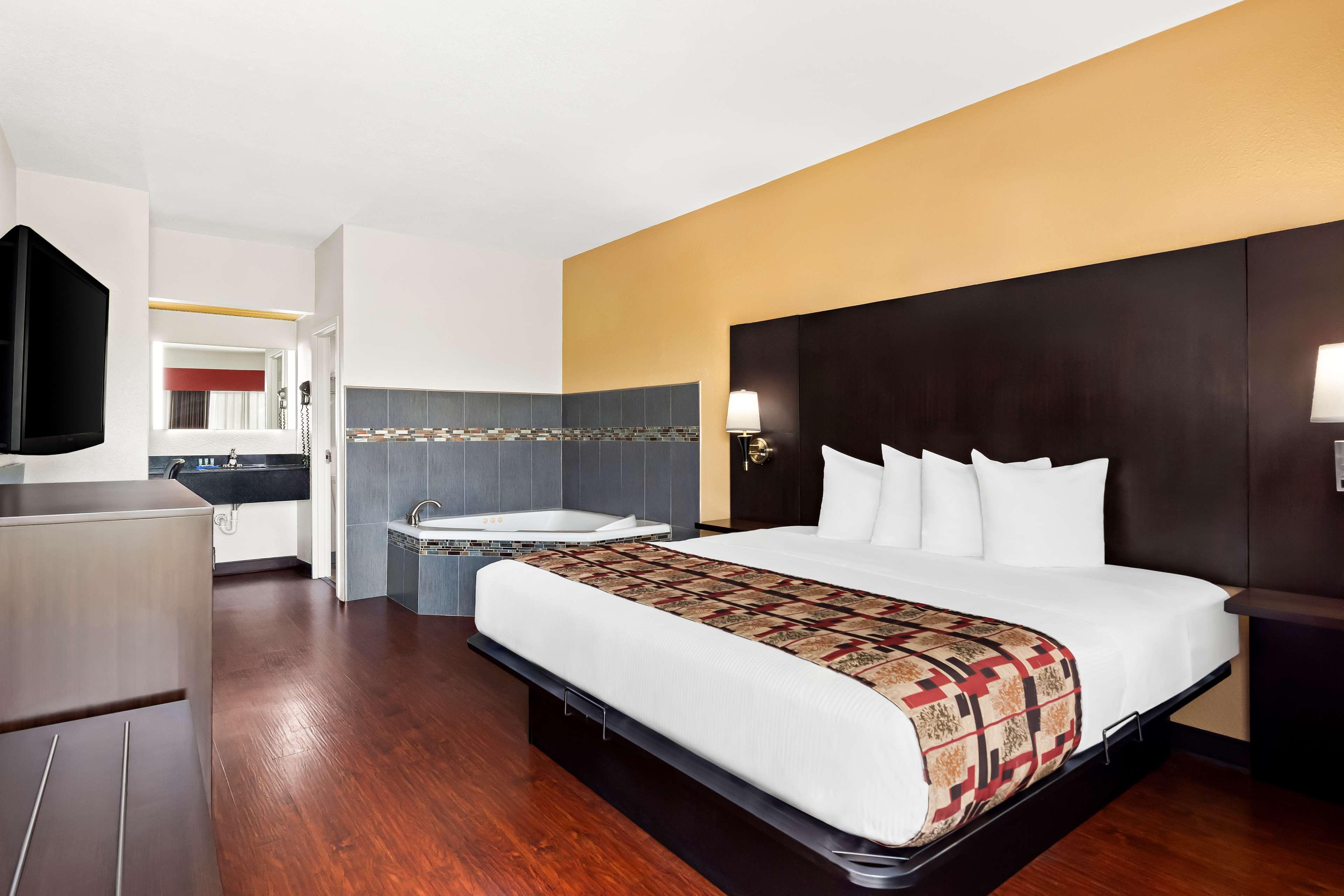 Room King Bed Non Smoking