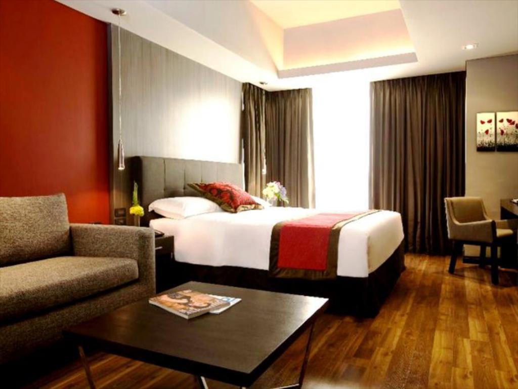 Double Deluxe King Bed