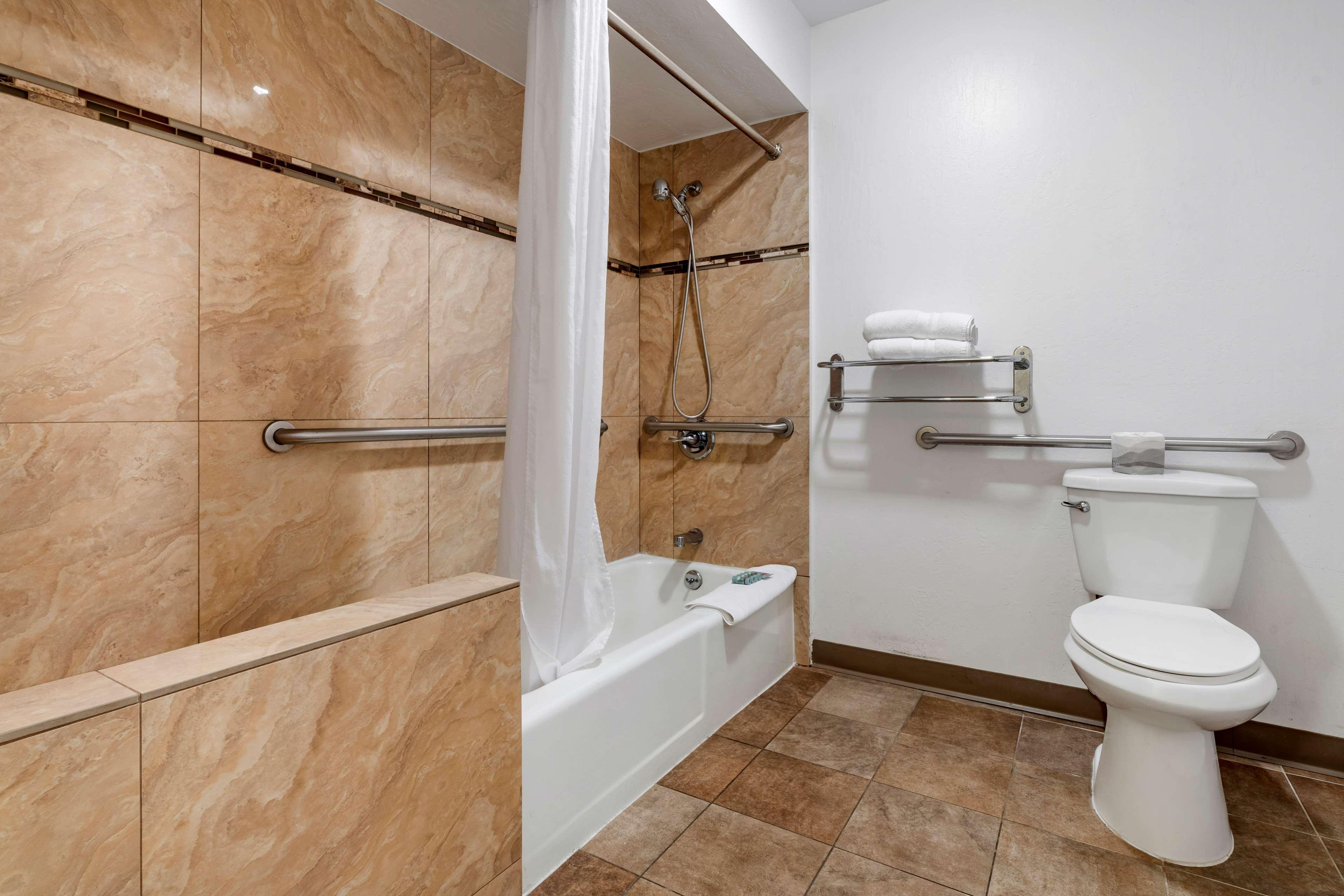 Room Accessible-queen Size Bed