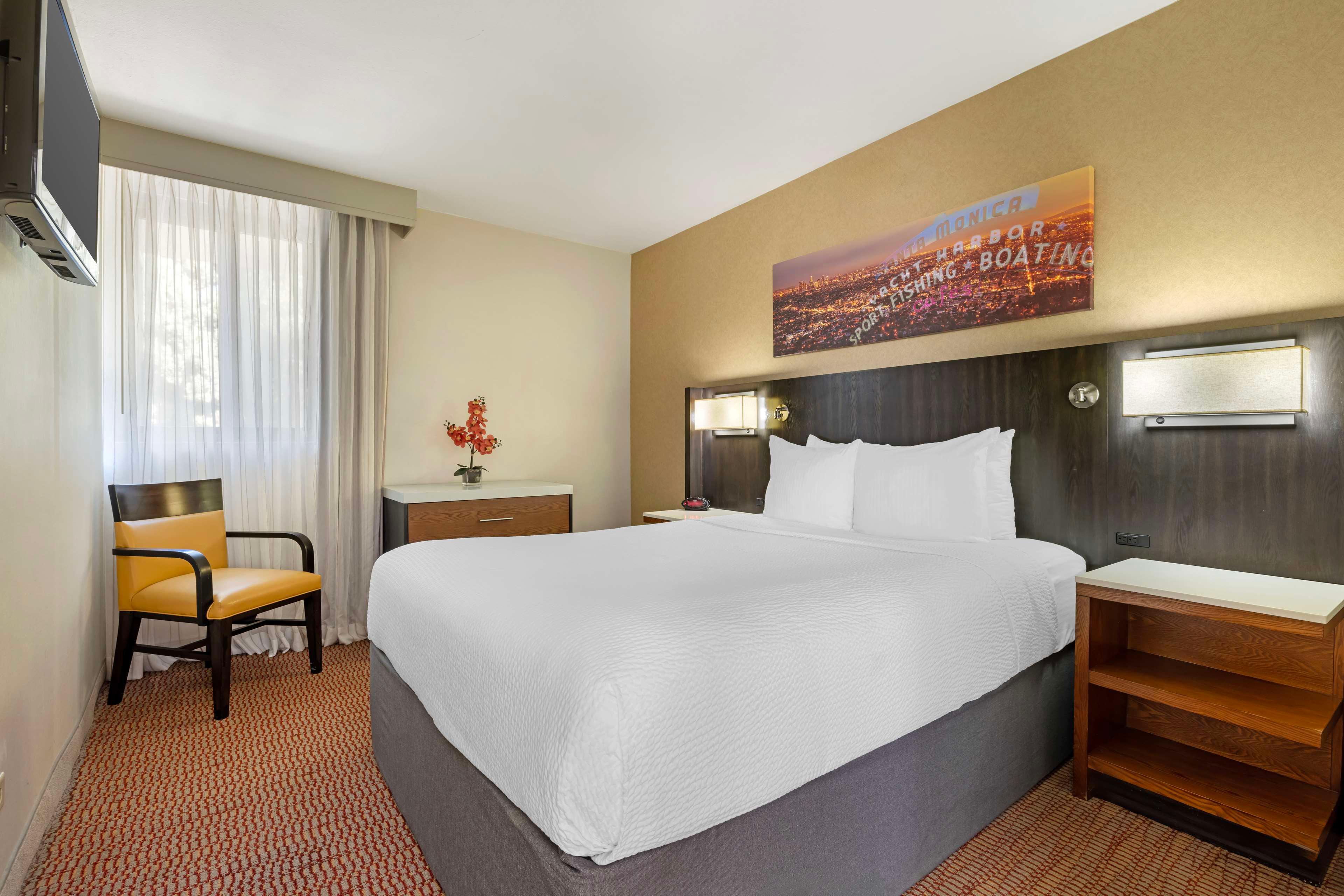 Suite Queen Size Bed