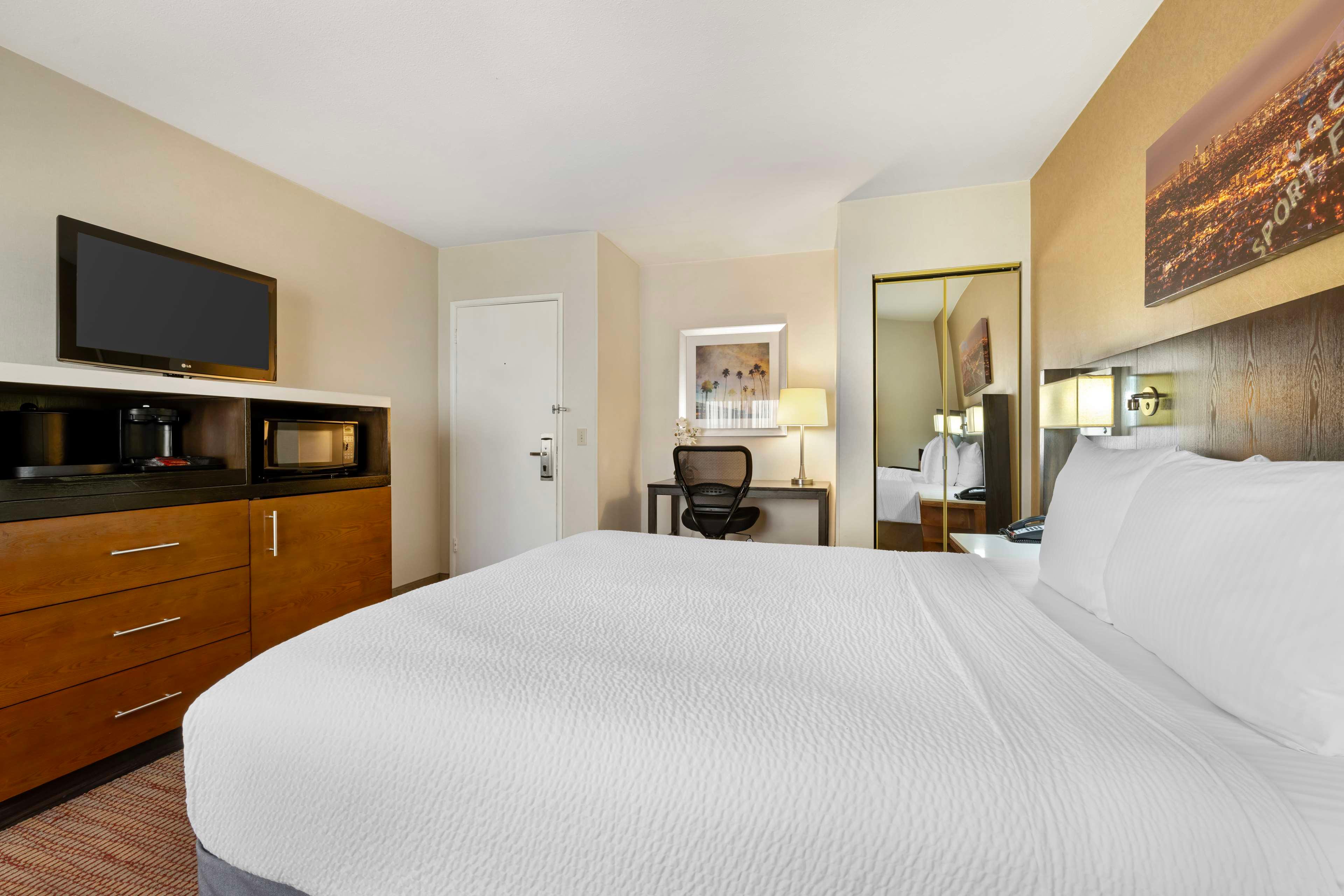 Double Queen Size Bed