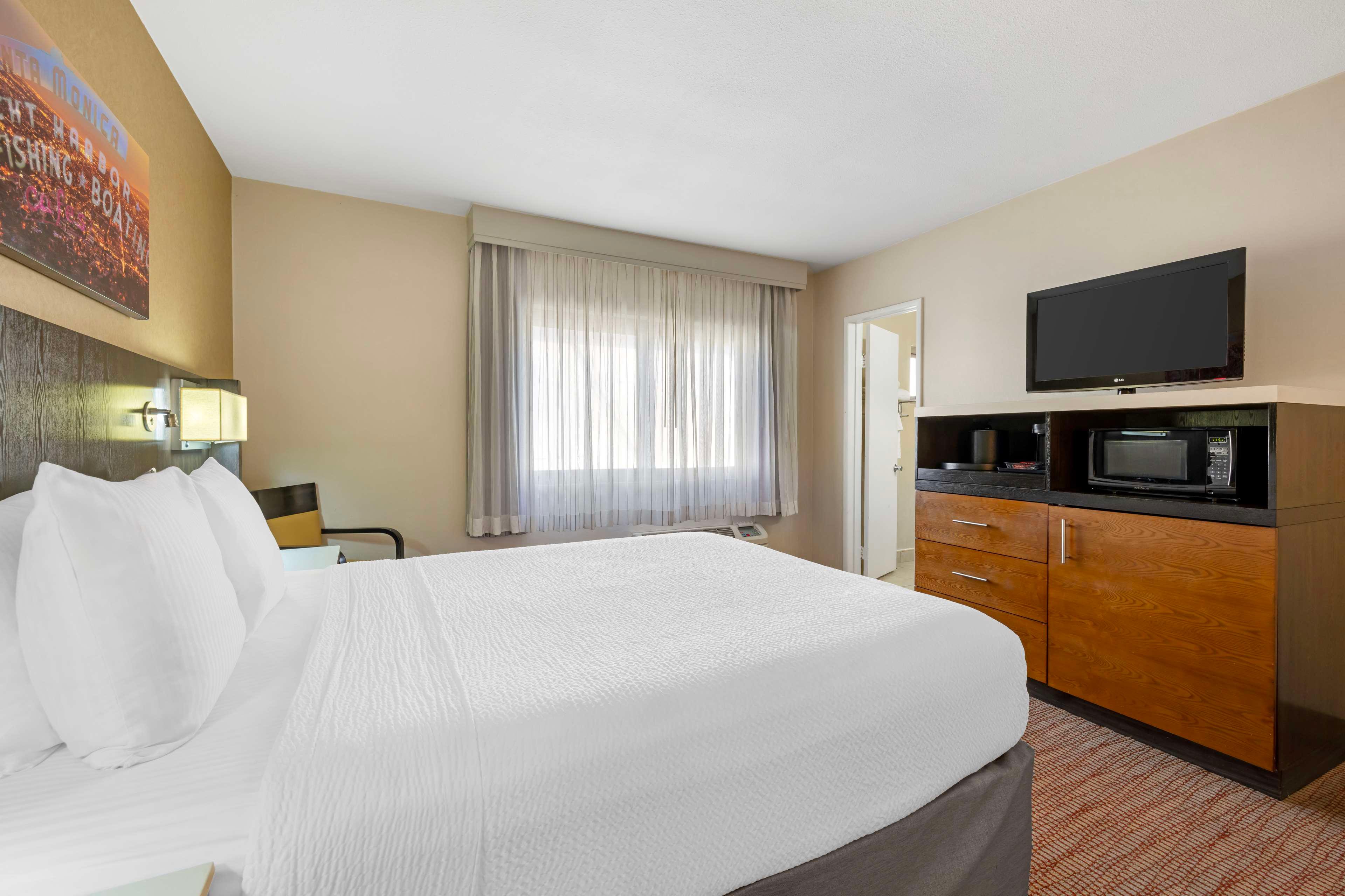 Double Queen Size Bed