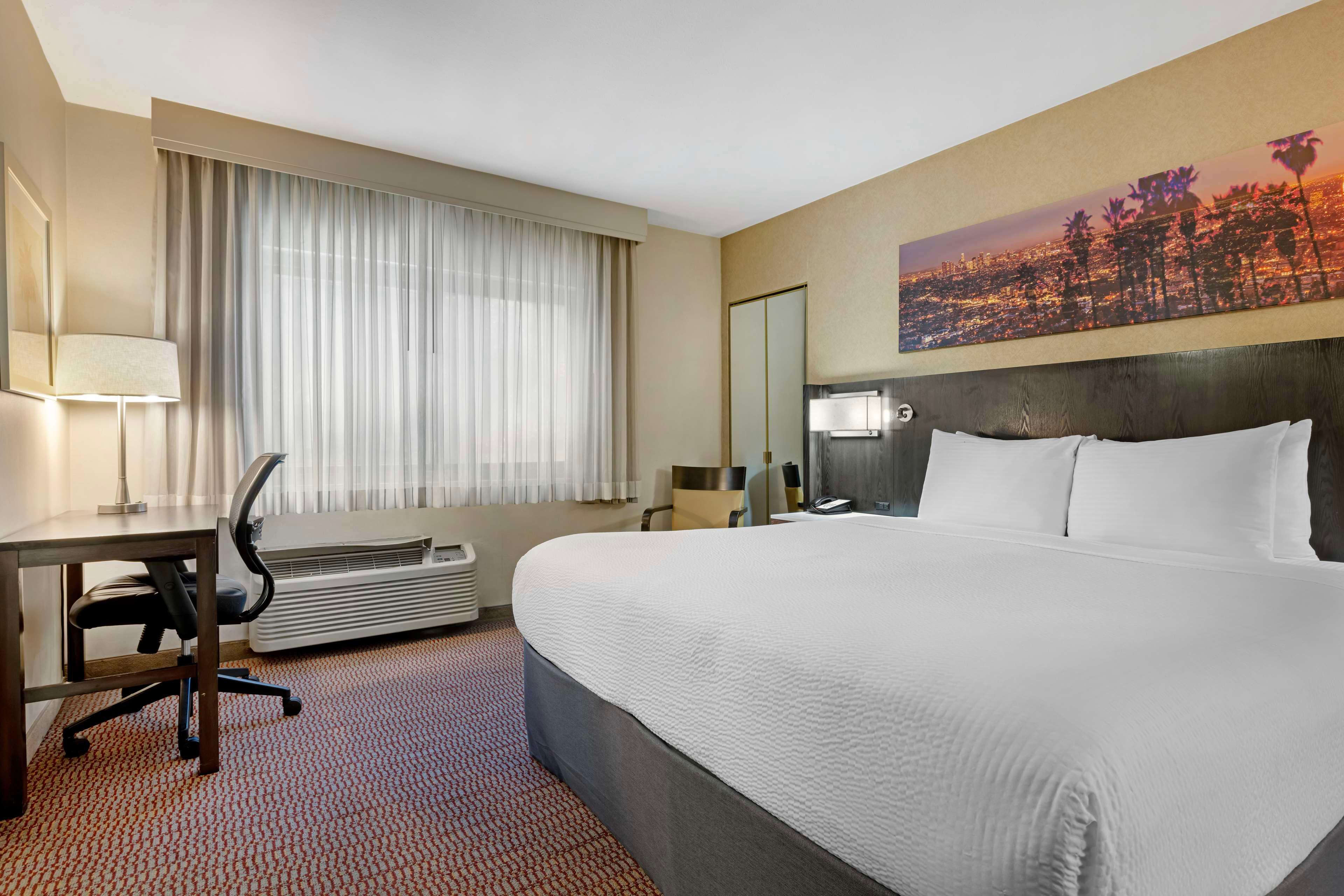 Suite King Size Bed