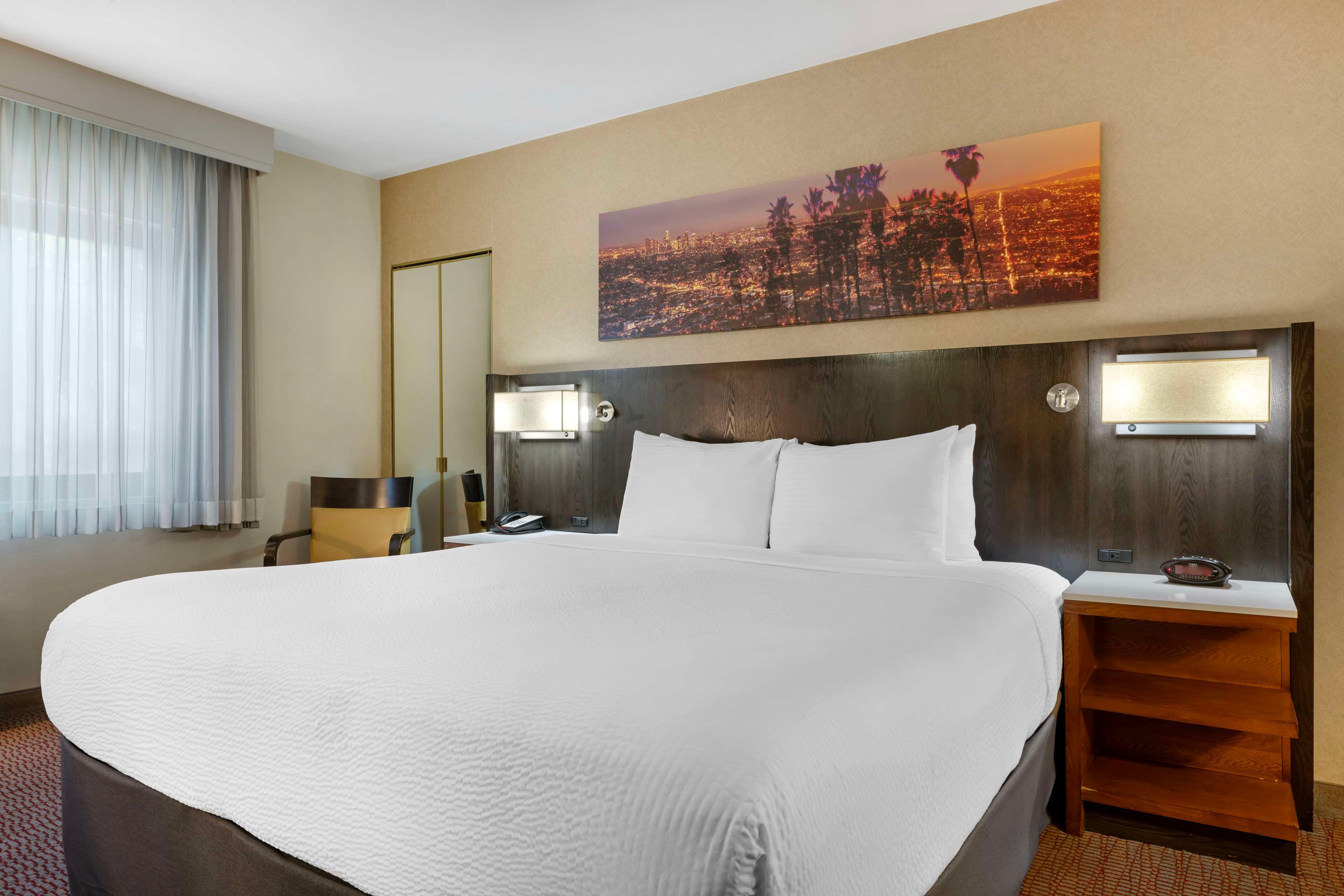 Suite King Size Bed