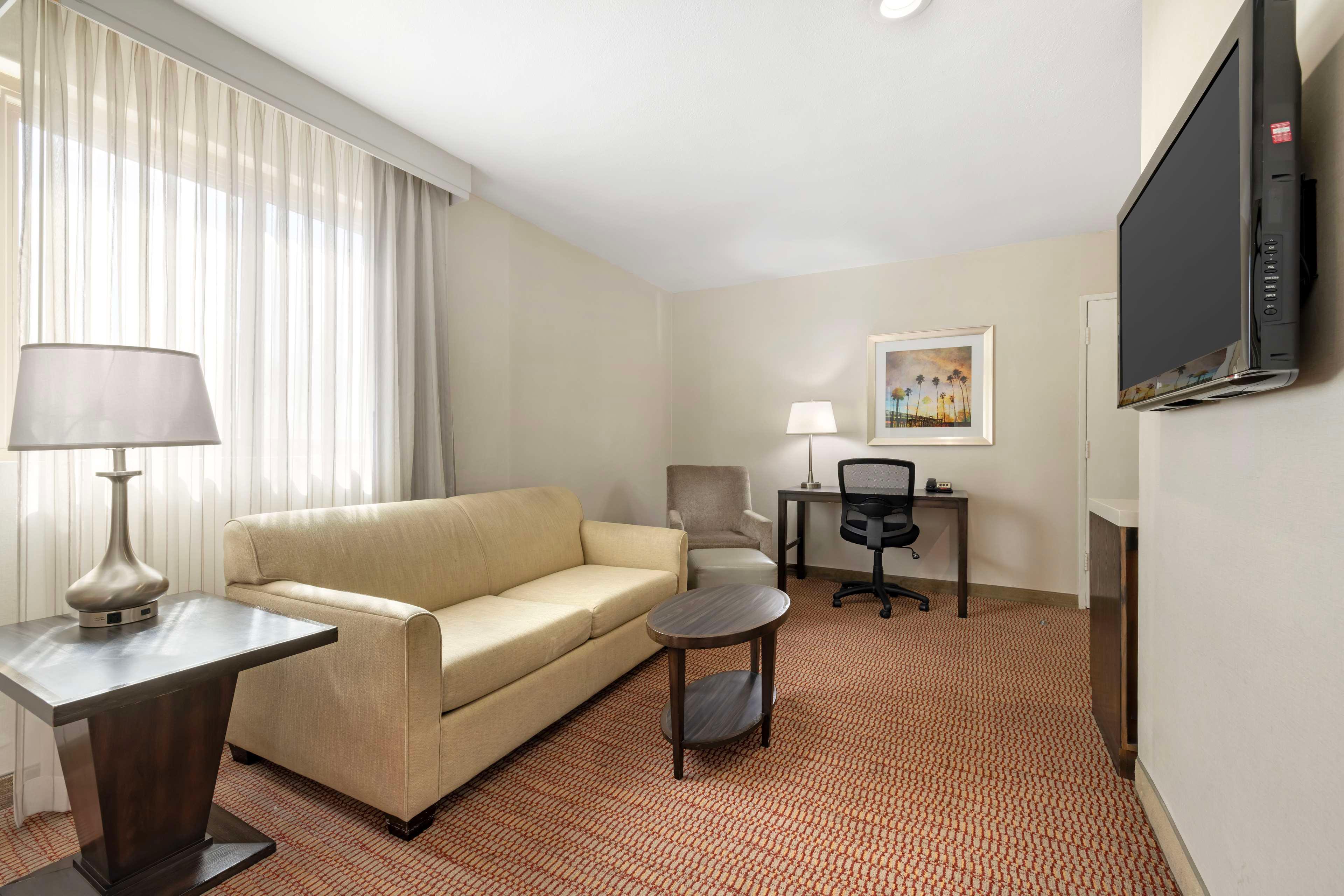 Suite Queen Size Bed