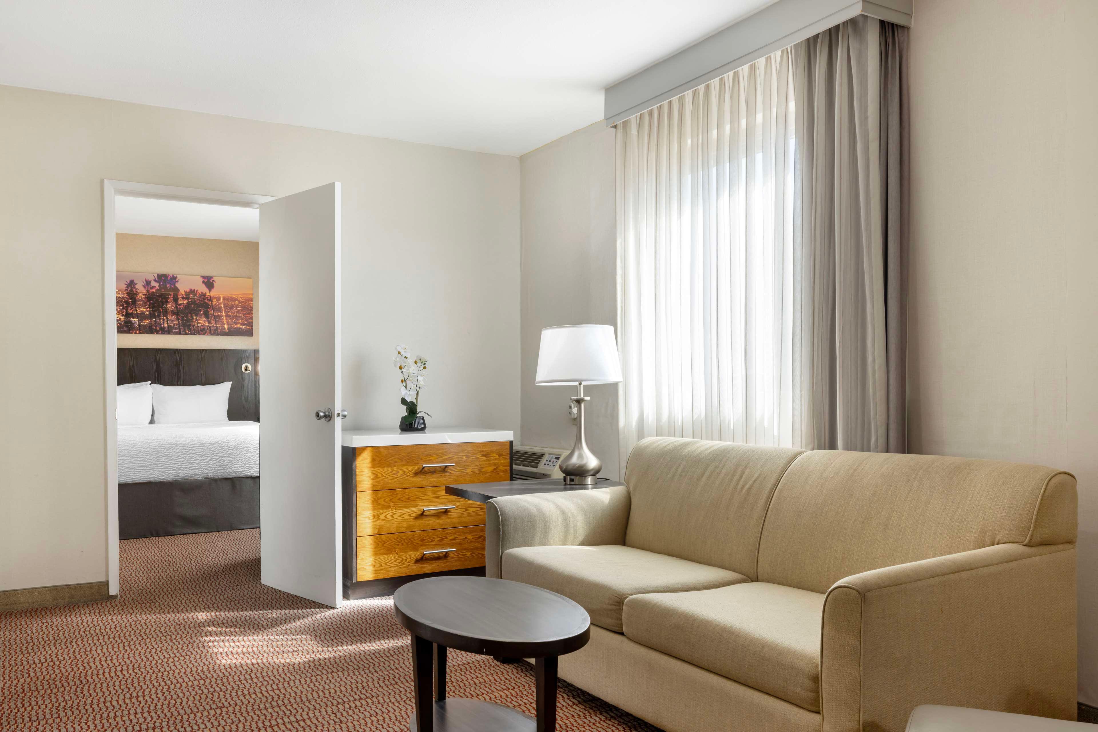 Suite Queen Size Bed