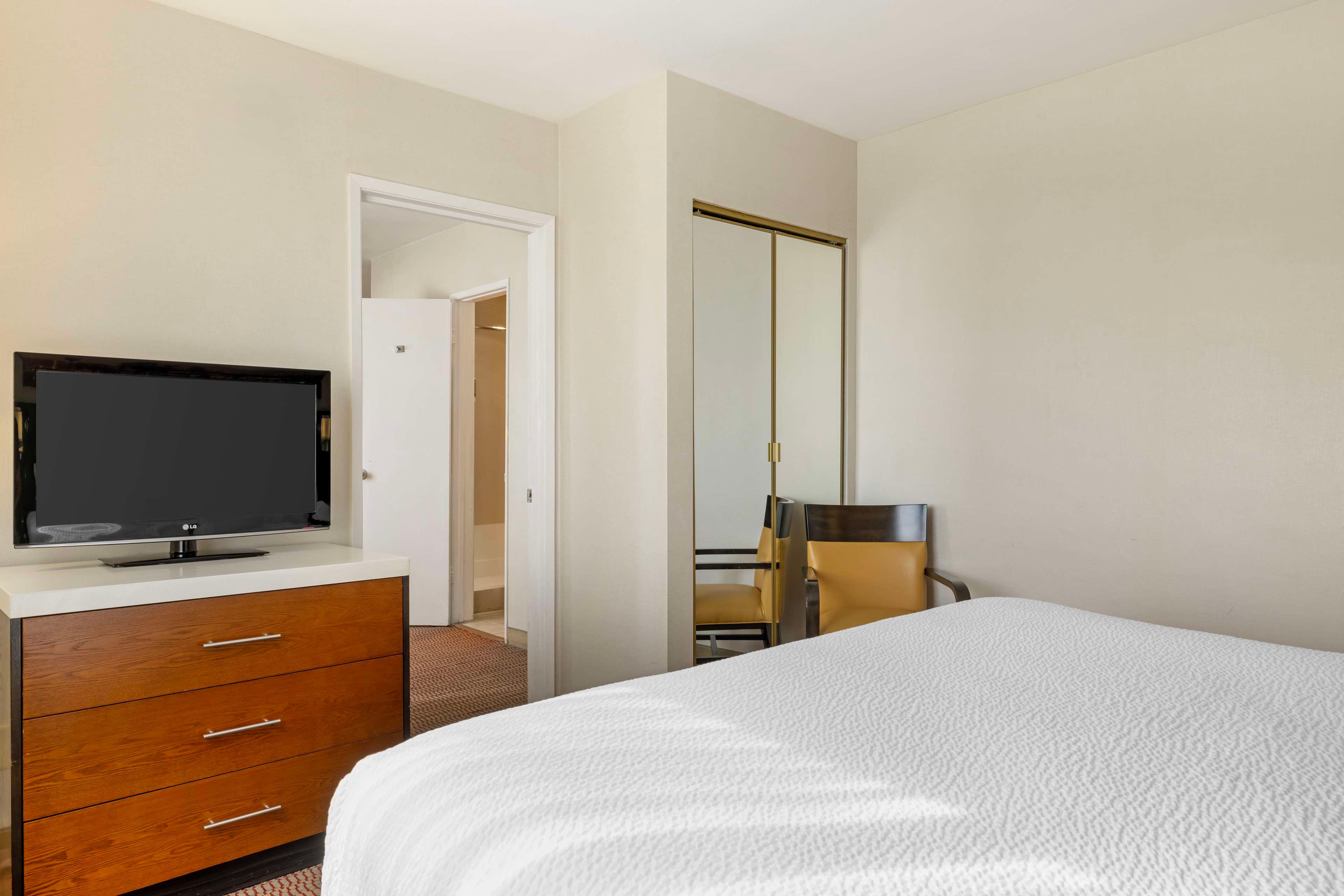 Suite Queen Size Bed