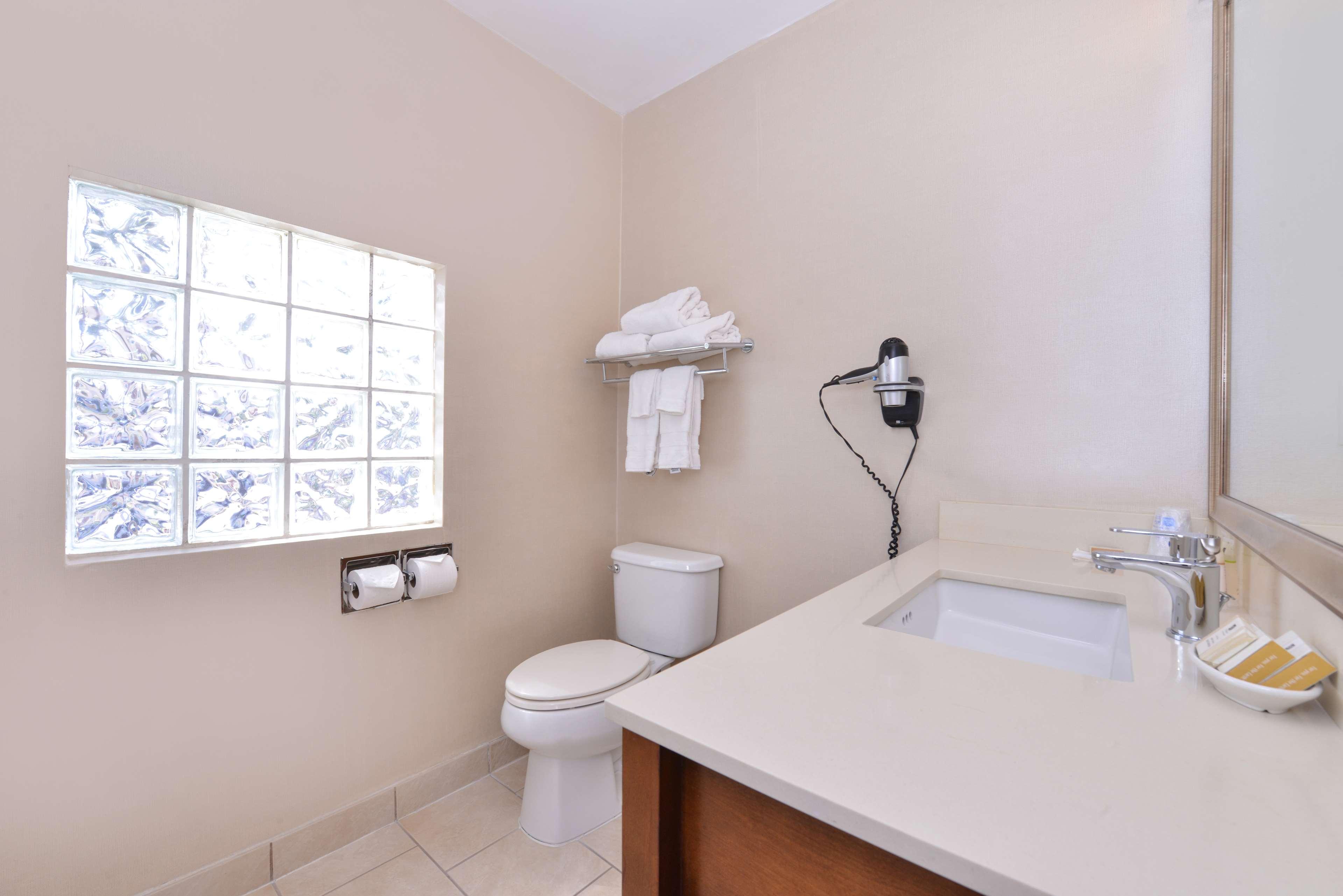 Room Accessible-queen Size Bed