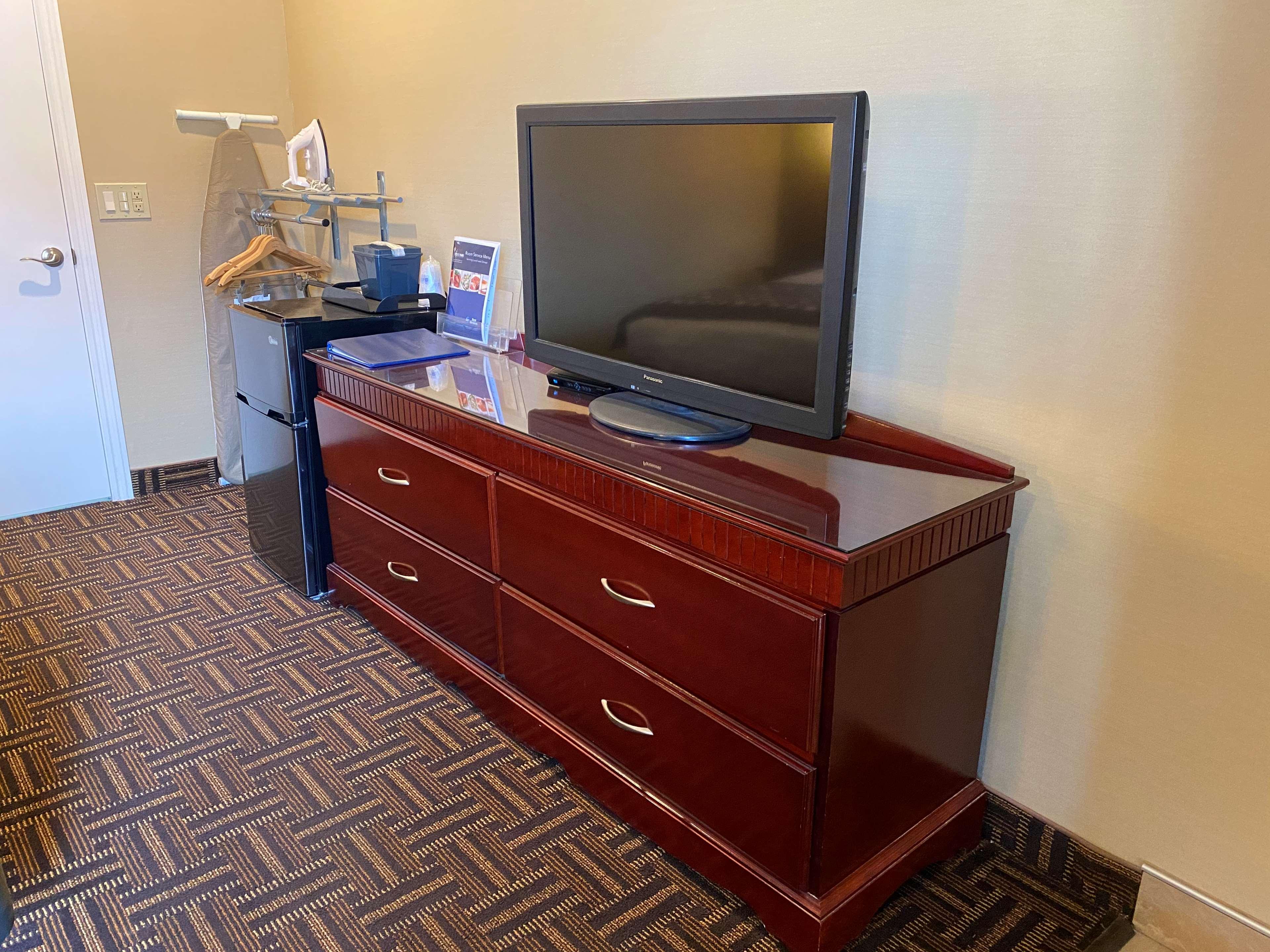 Room Accessible-queen Size Bed