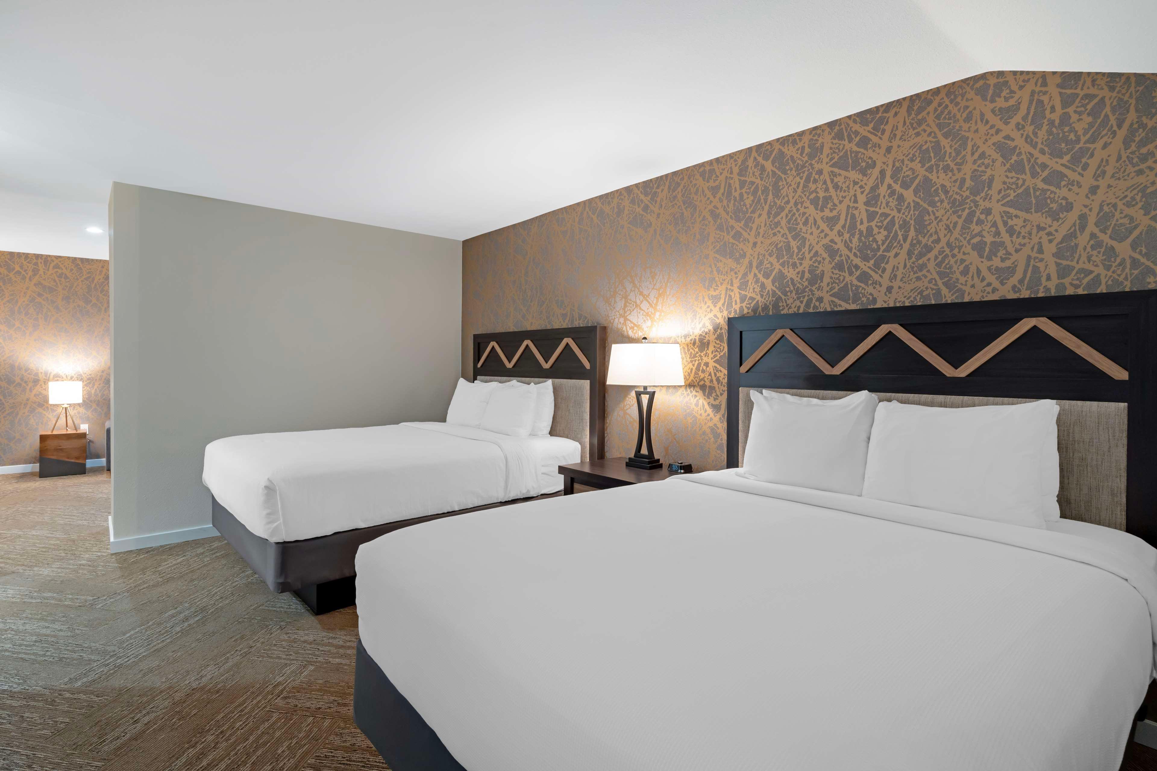 Suite Two Queen Beds