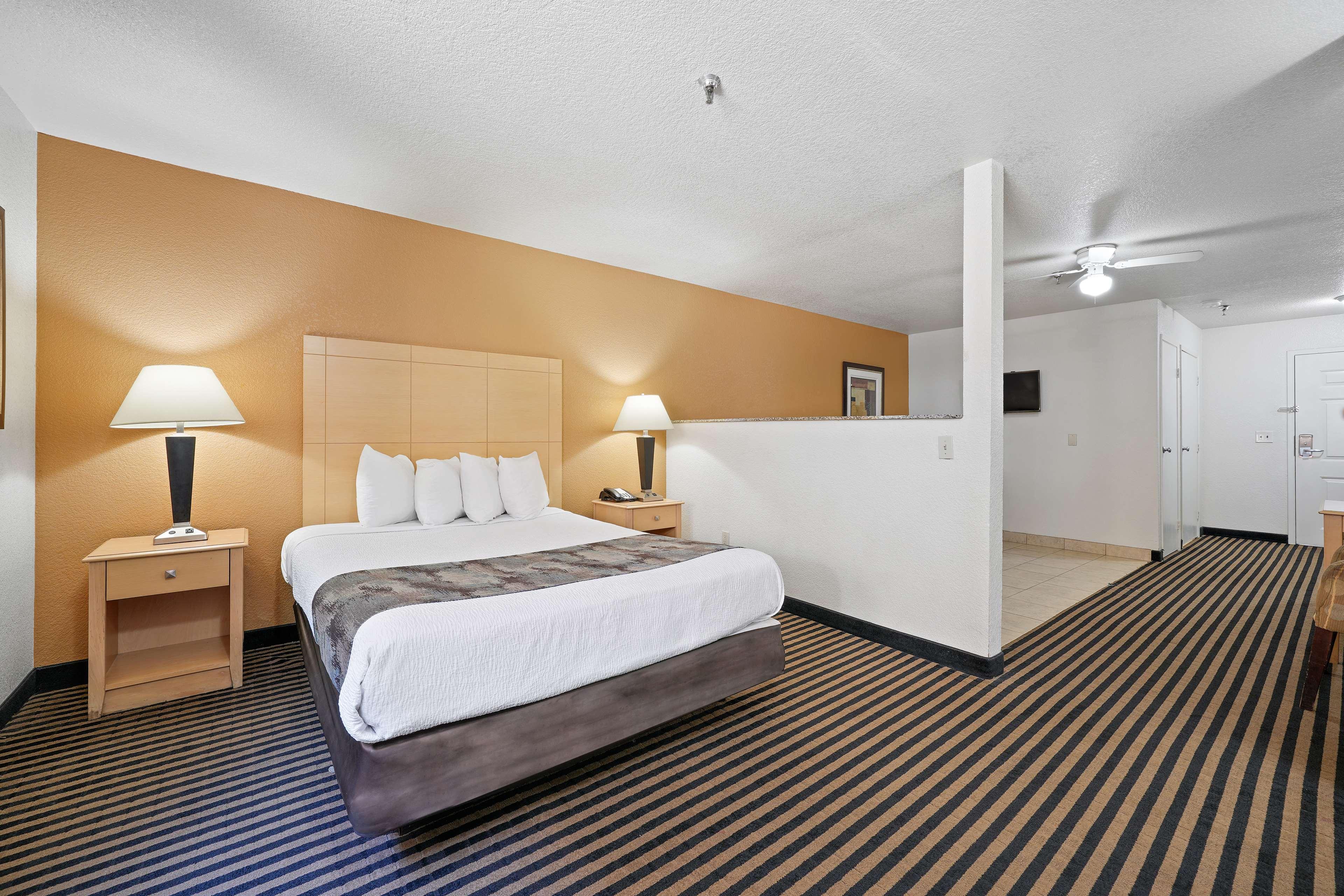 Suite Queen Size Bed