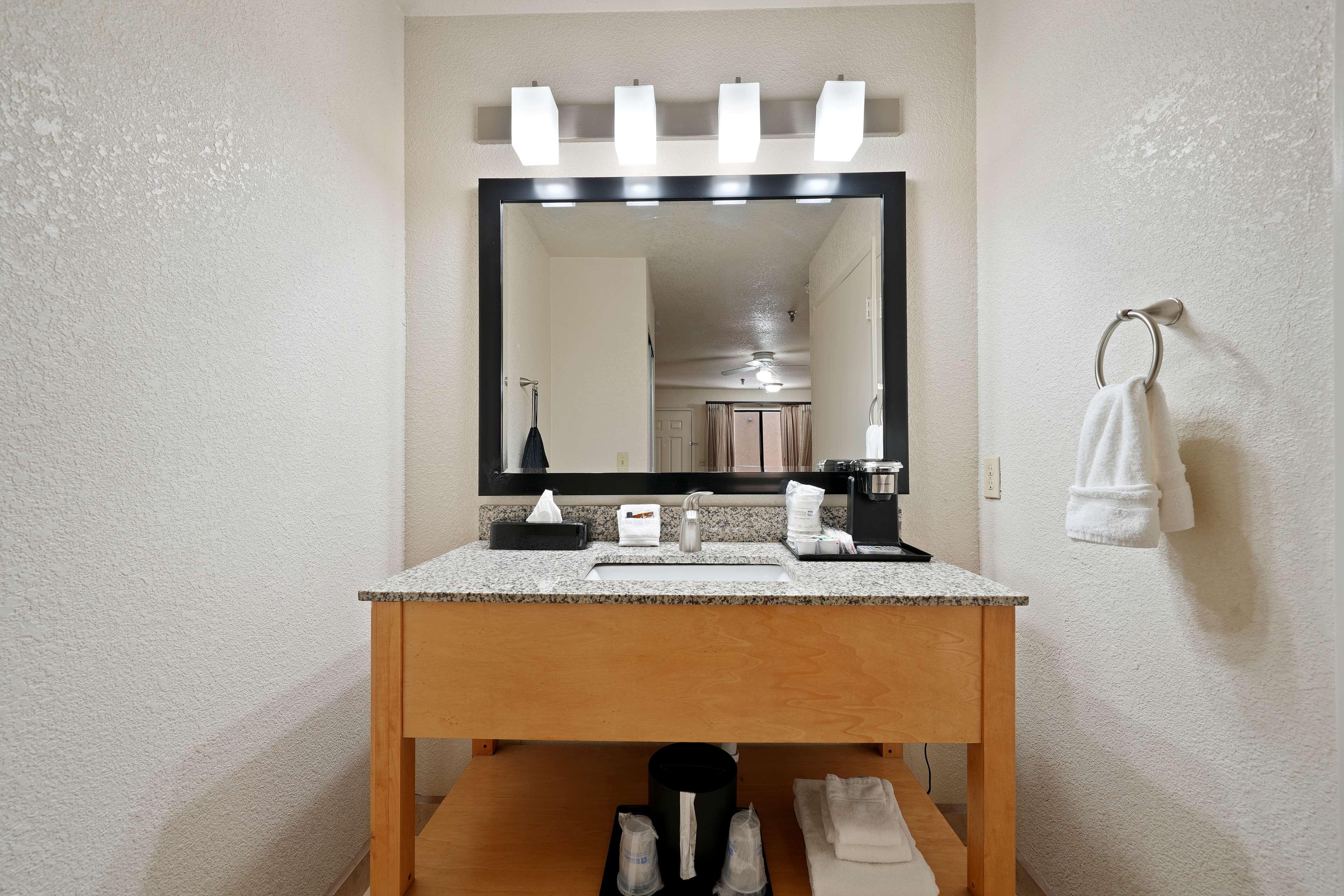 Room King Bed Non Smoking