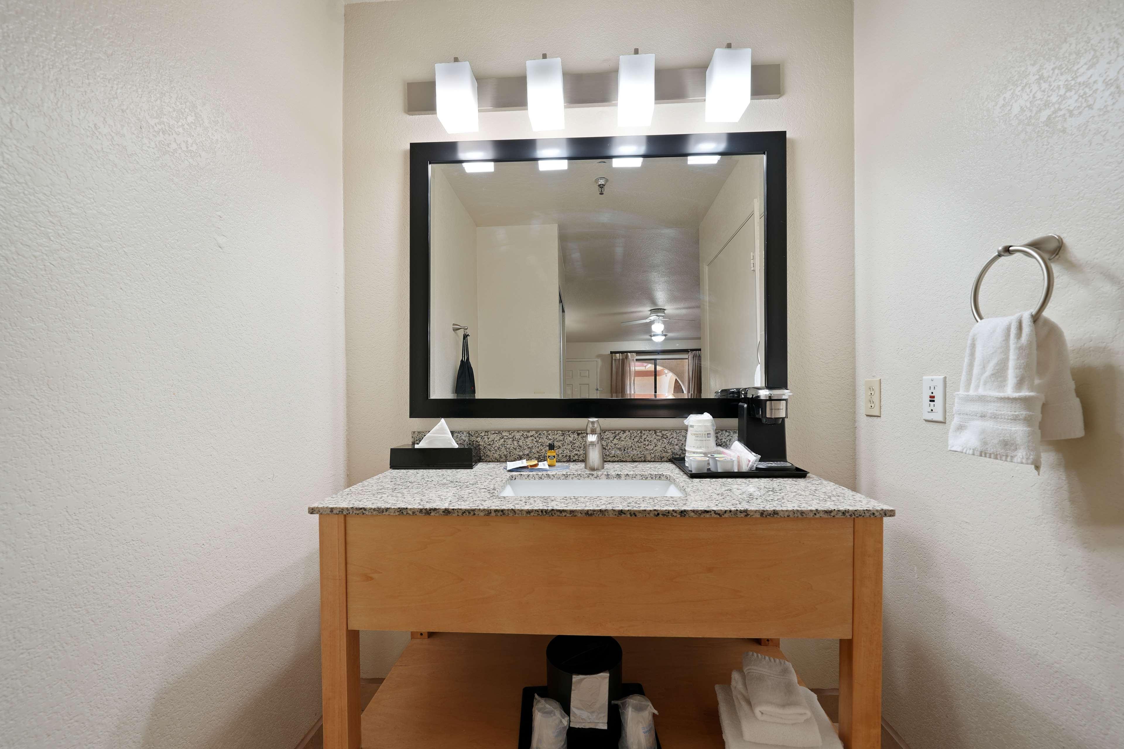 Room King Bed Non Smoking