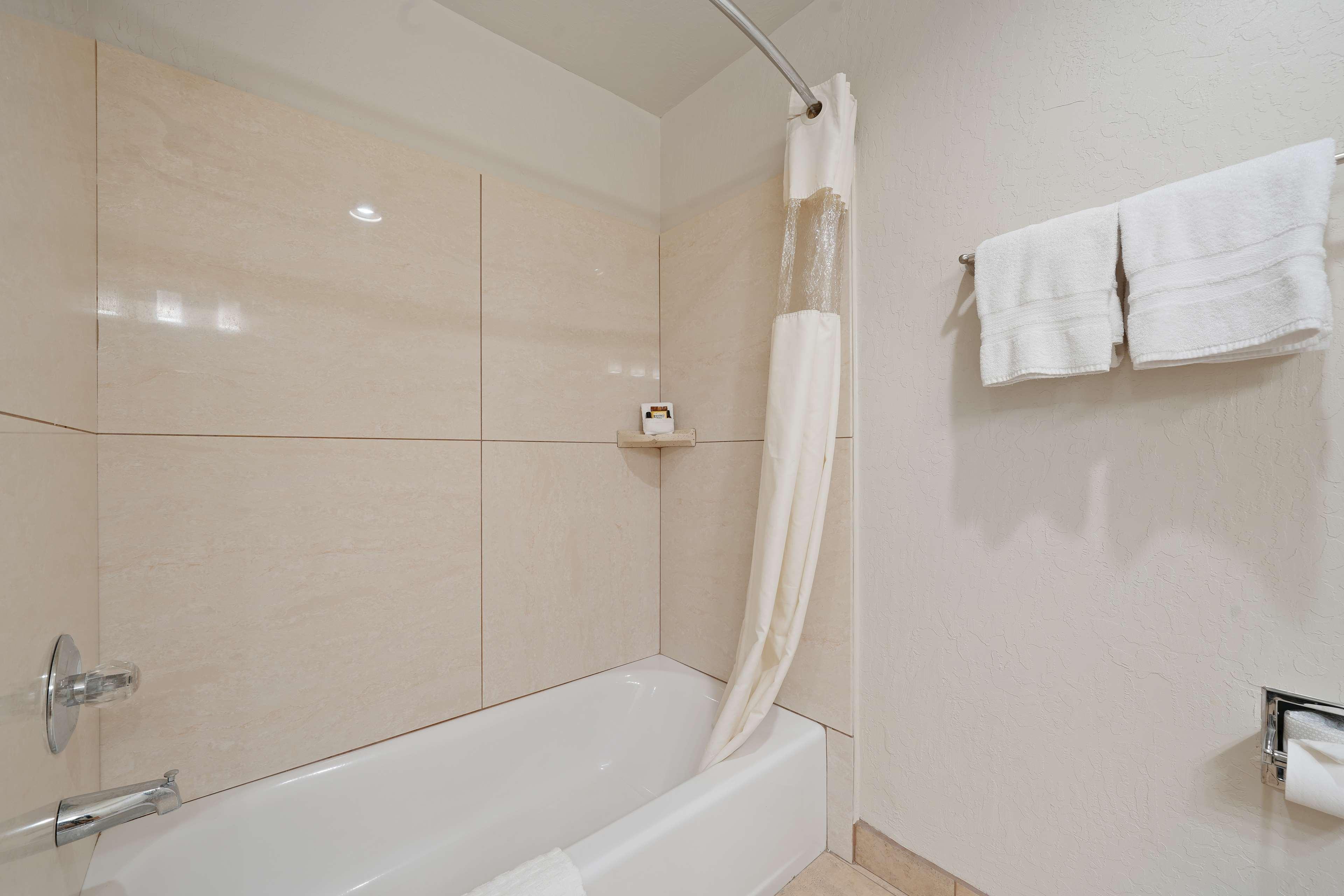 Suite Queen Size Bed