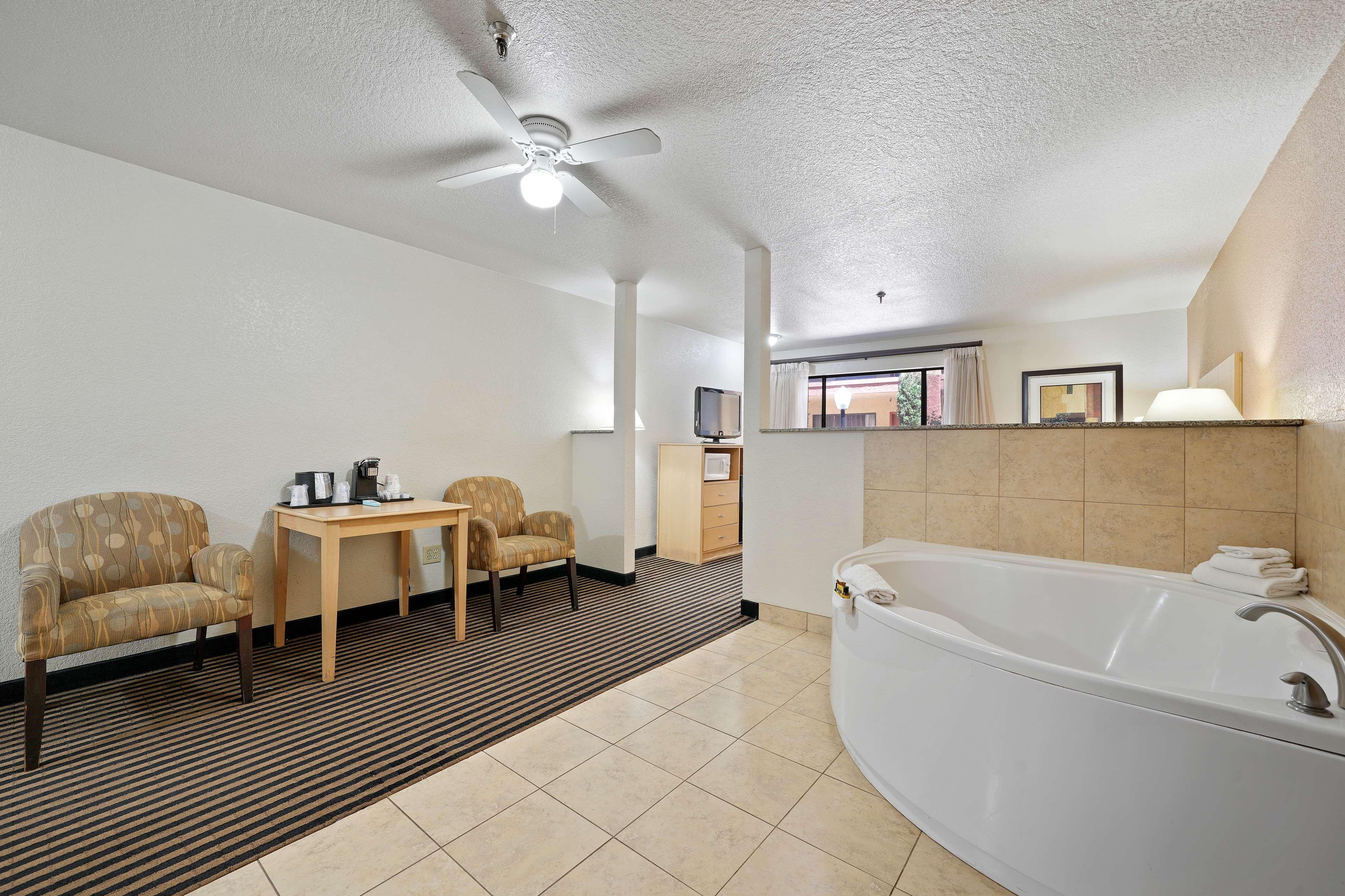 Suite Queen Size Bed