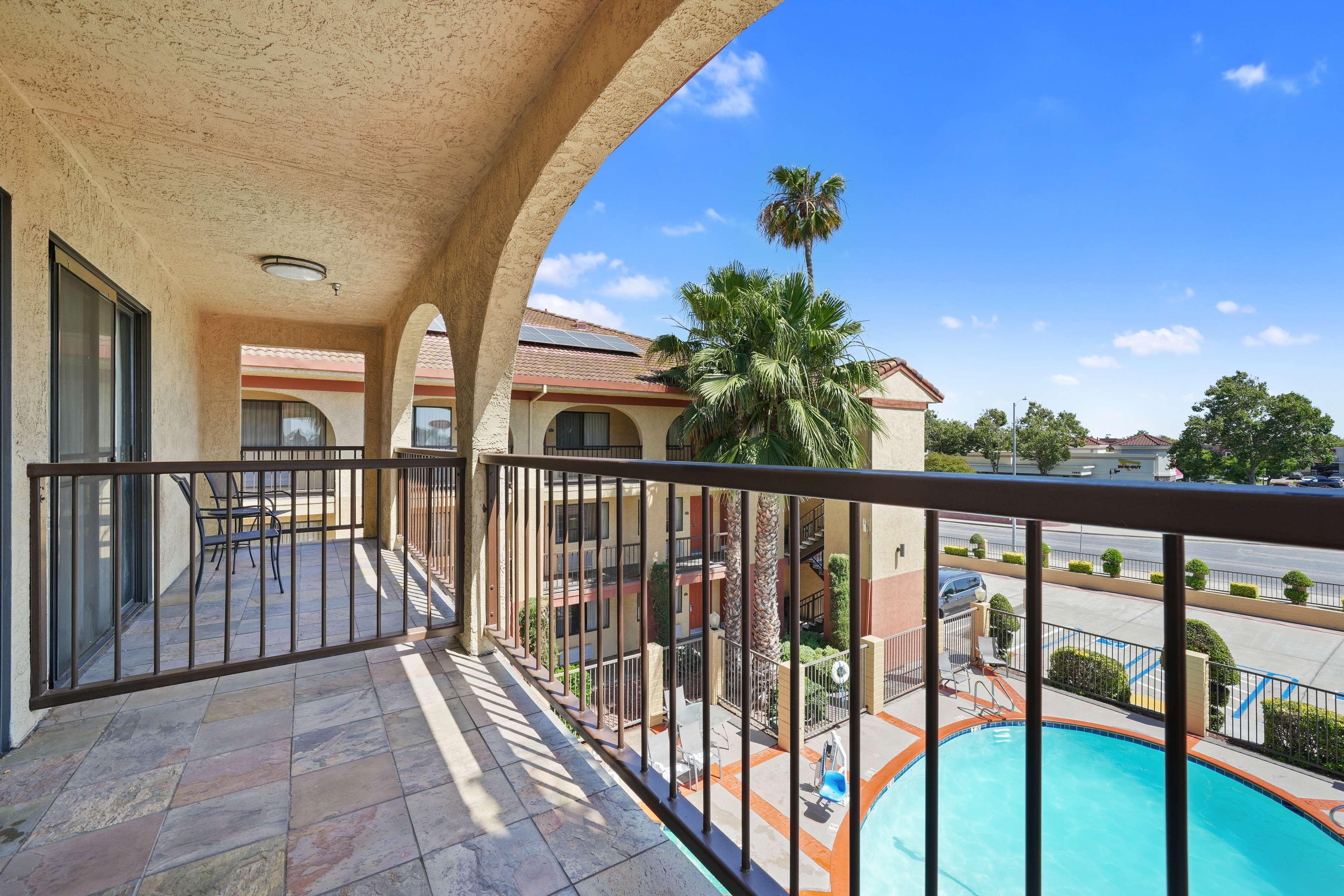 Suite Queen Size Bed