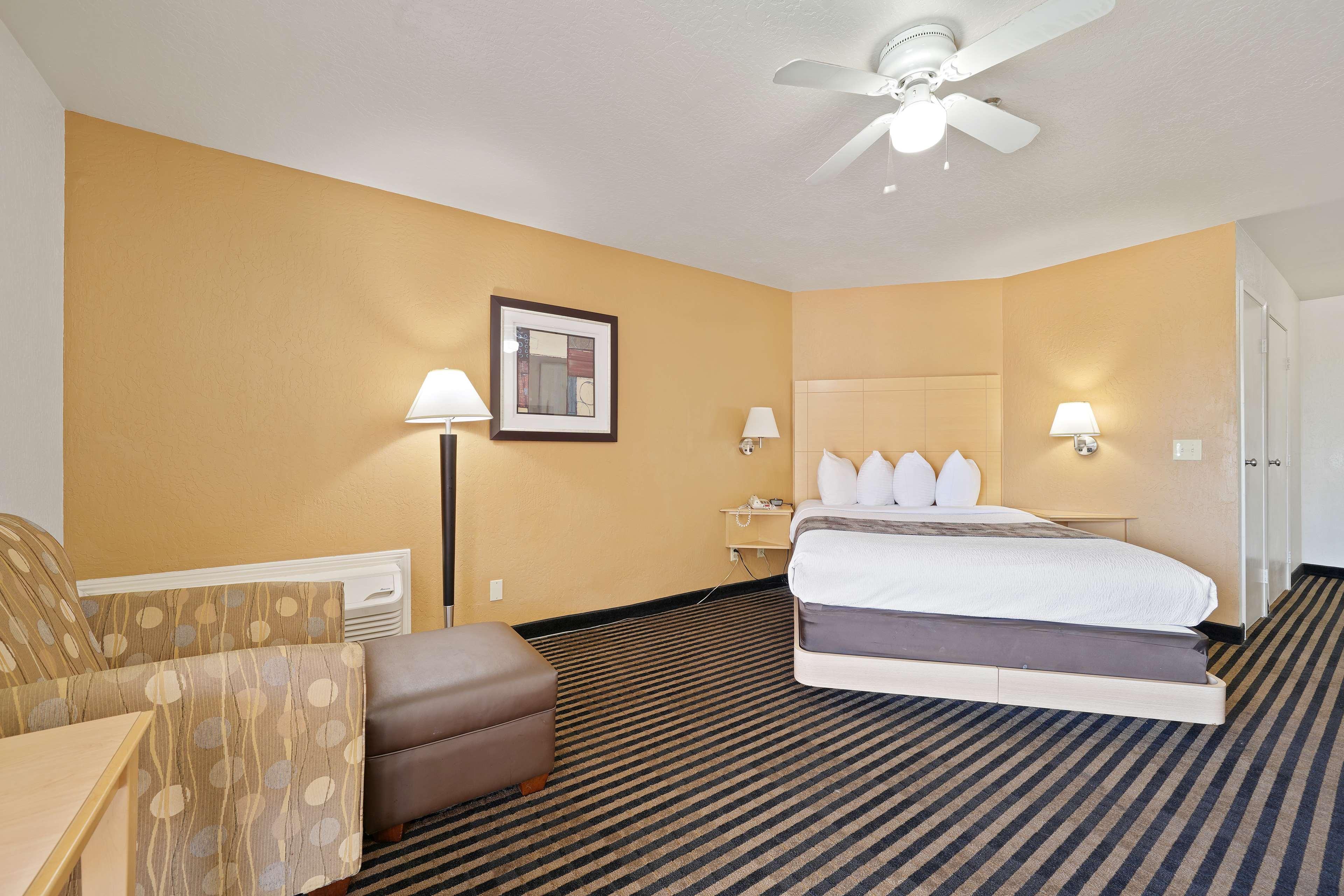 Suite Queen Size Bed