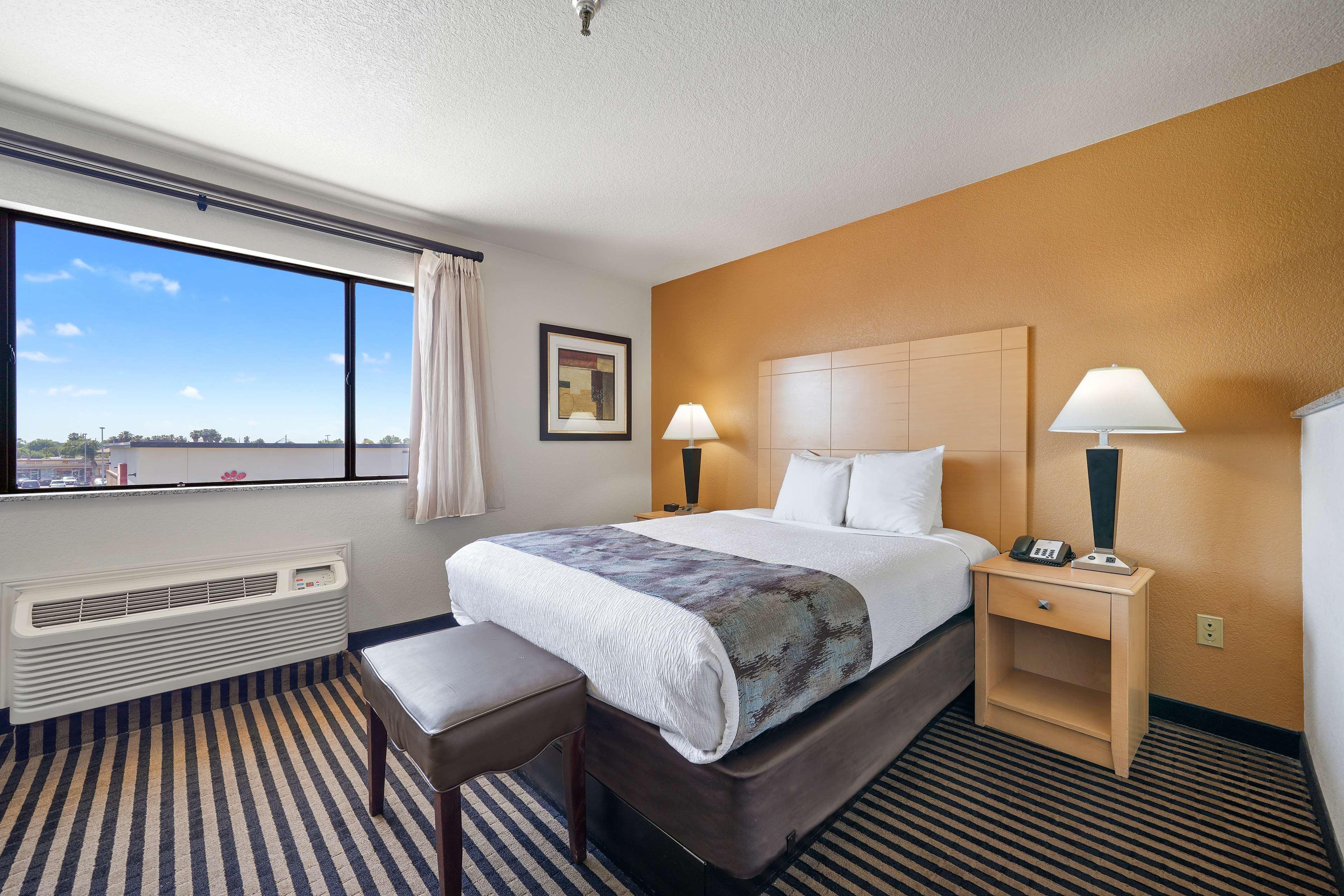 Suite Queen Size Bed