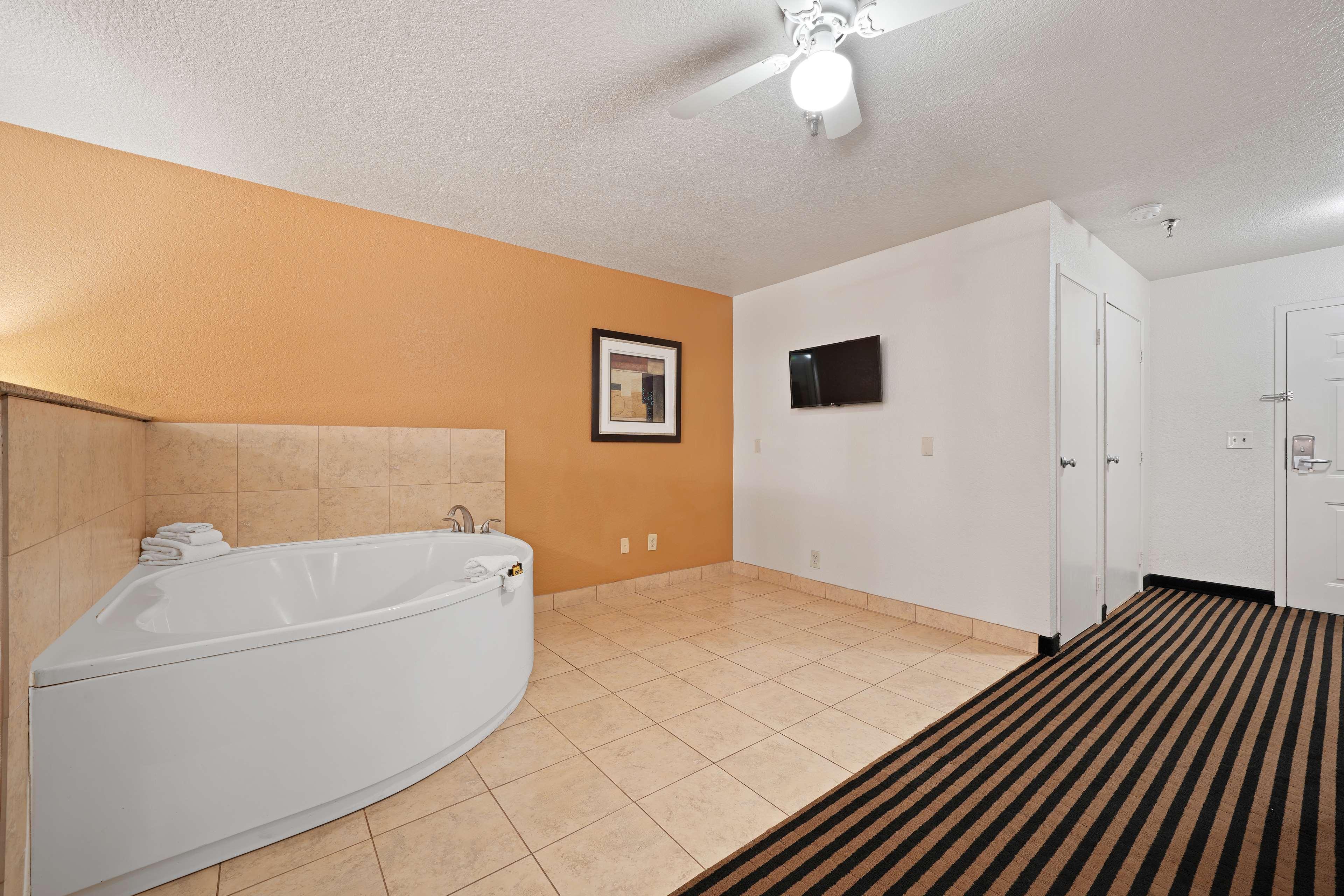 Suite Queen Size Bed