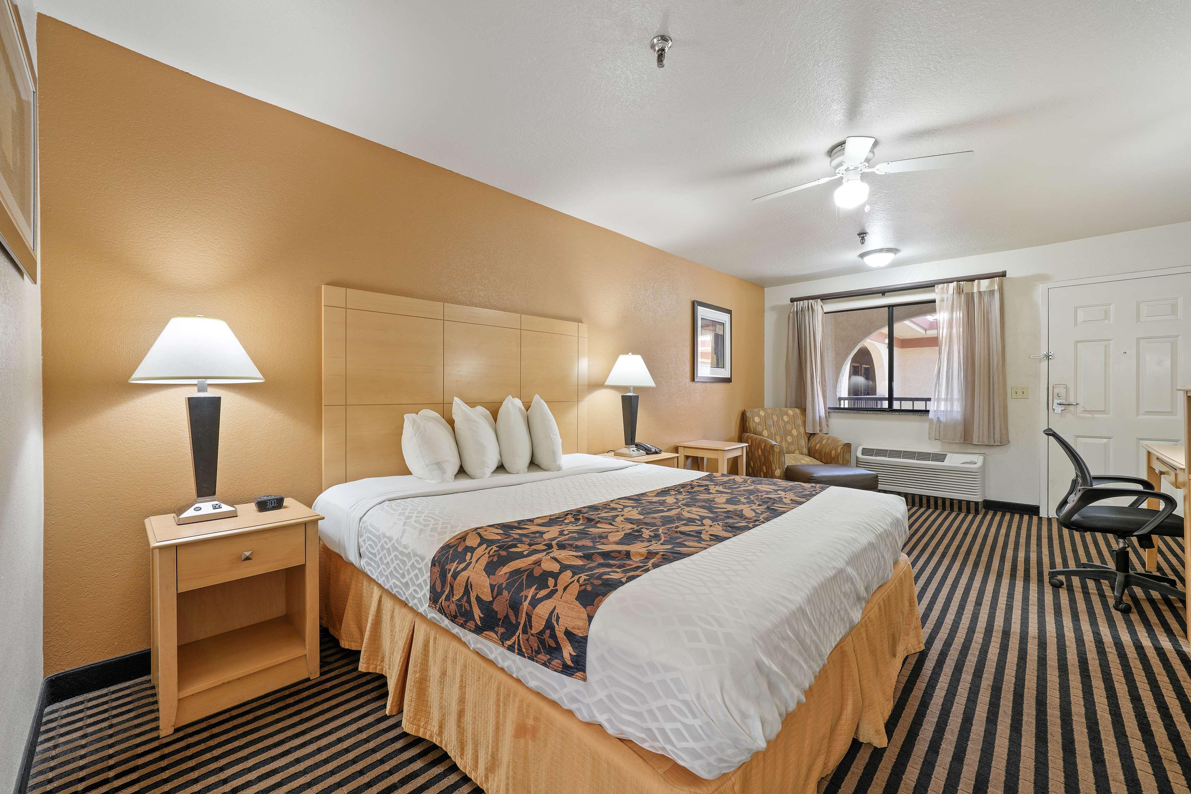 Room King Bed Non Smoking