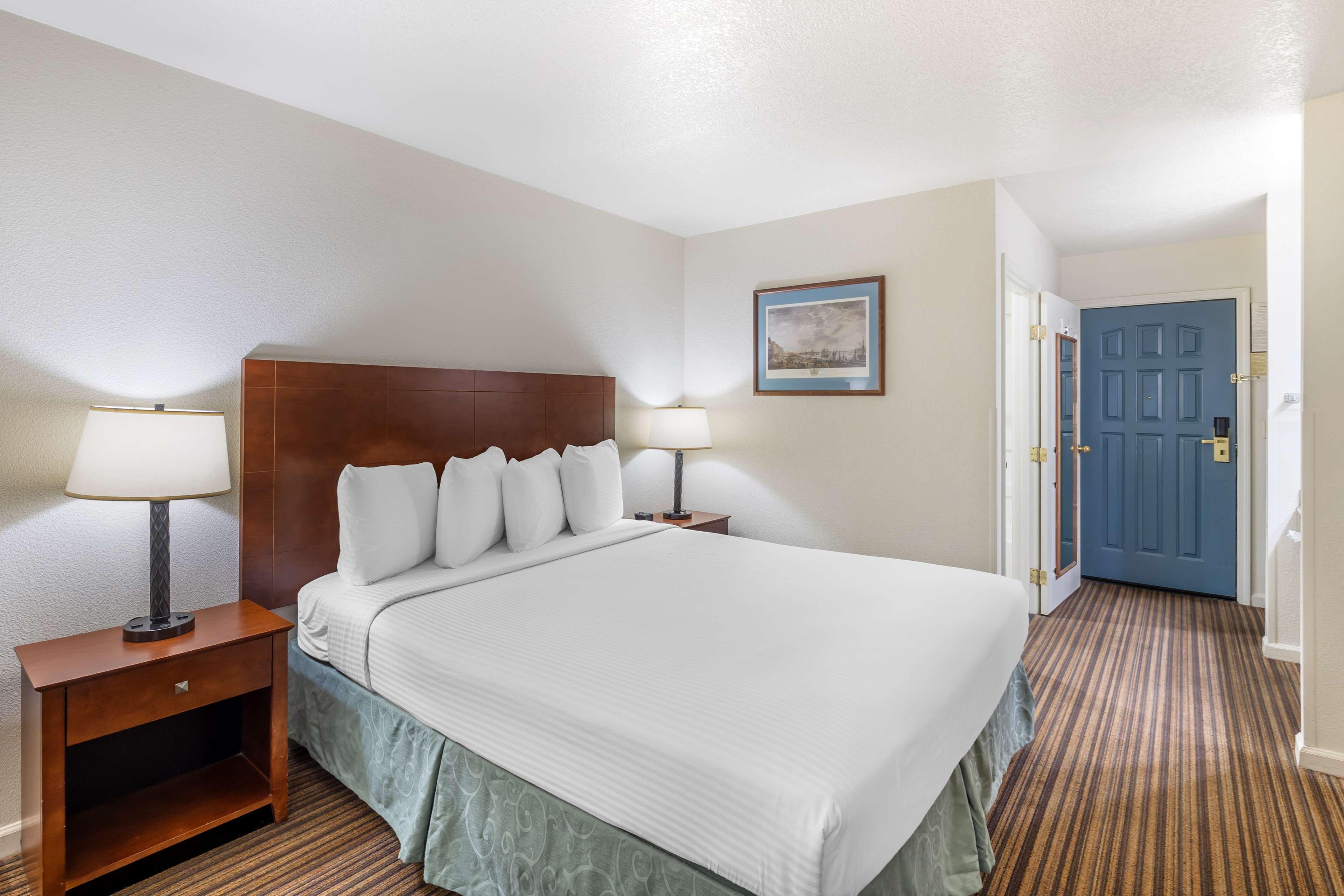 Room King Bed Non Smoking