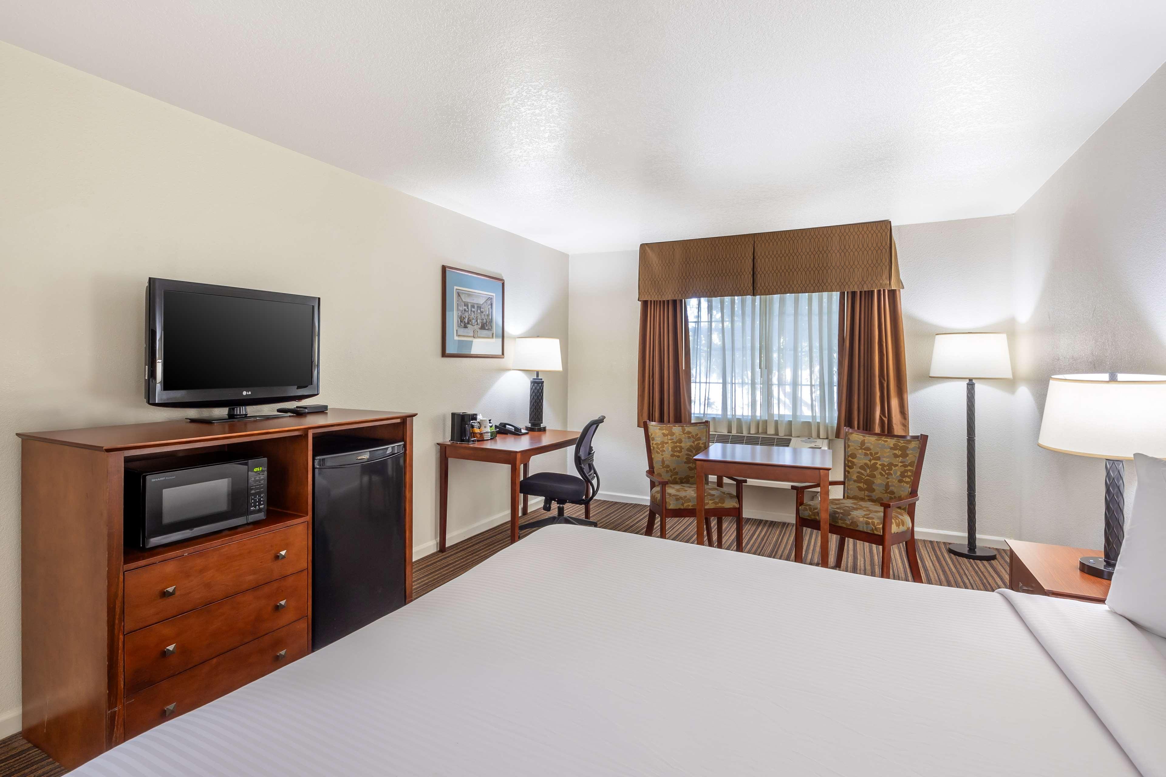 Room King Bed Non Smoking