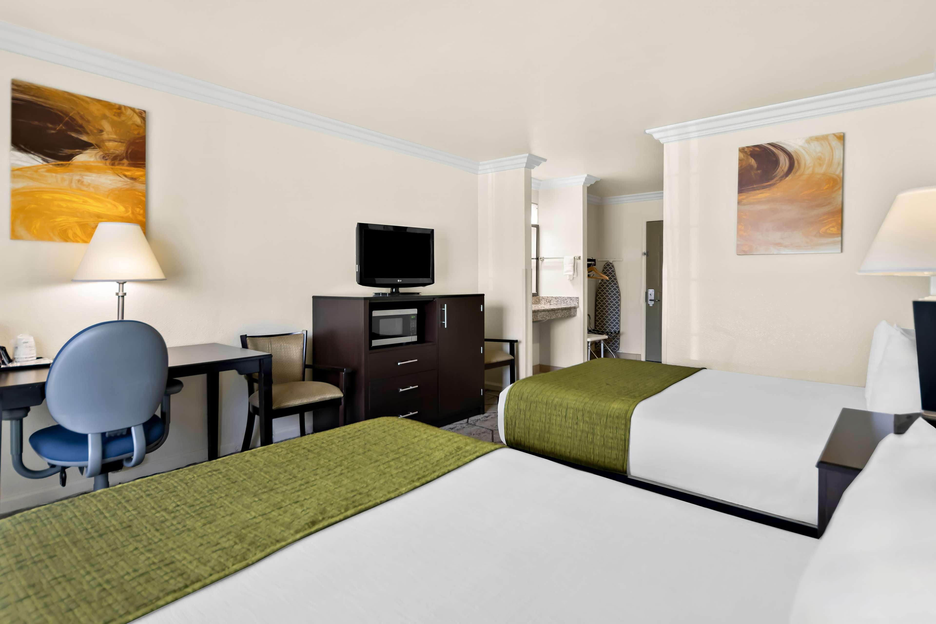 Double Accessible-two Queen Beds