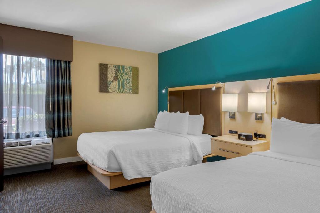 Double Two Queen Beds