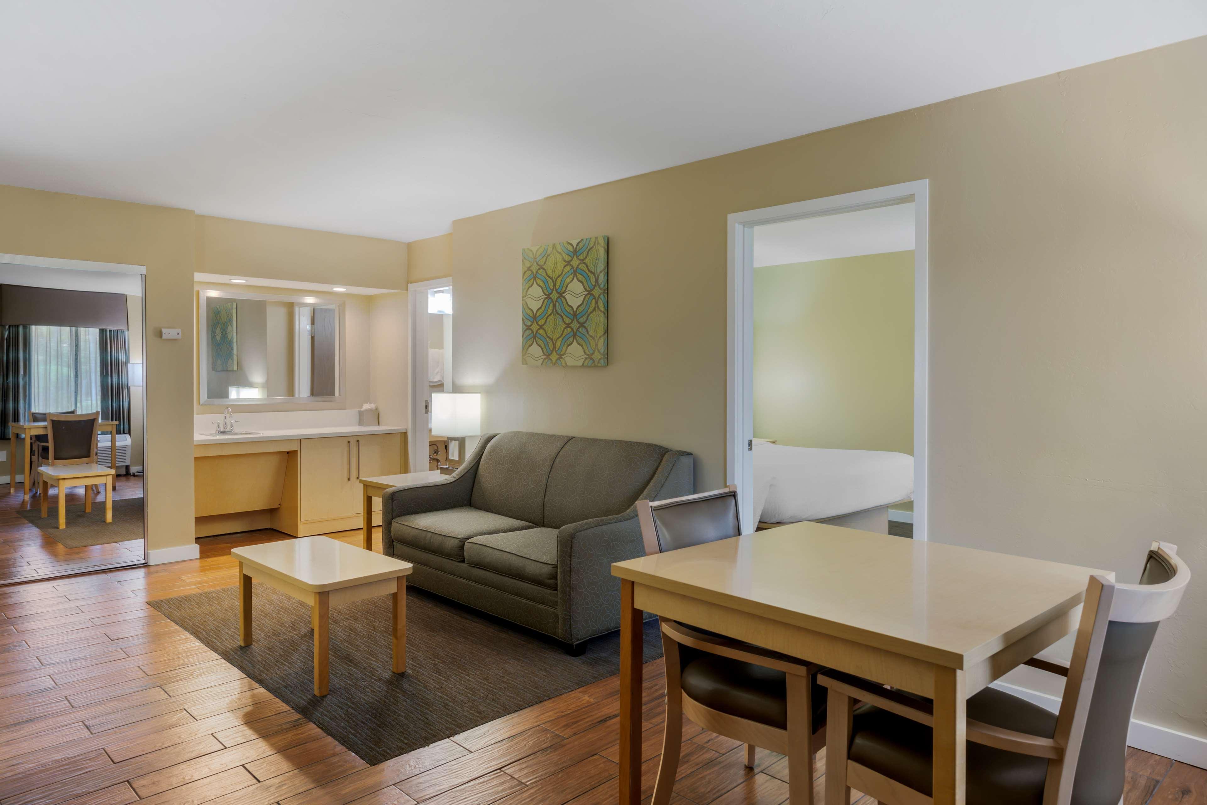 Suite Queen Size Bed