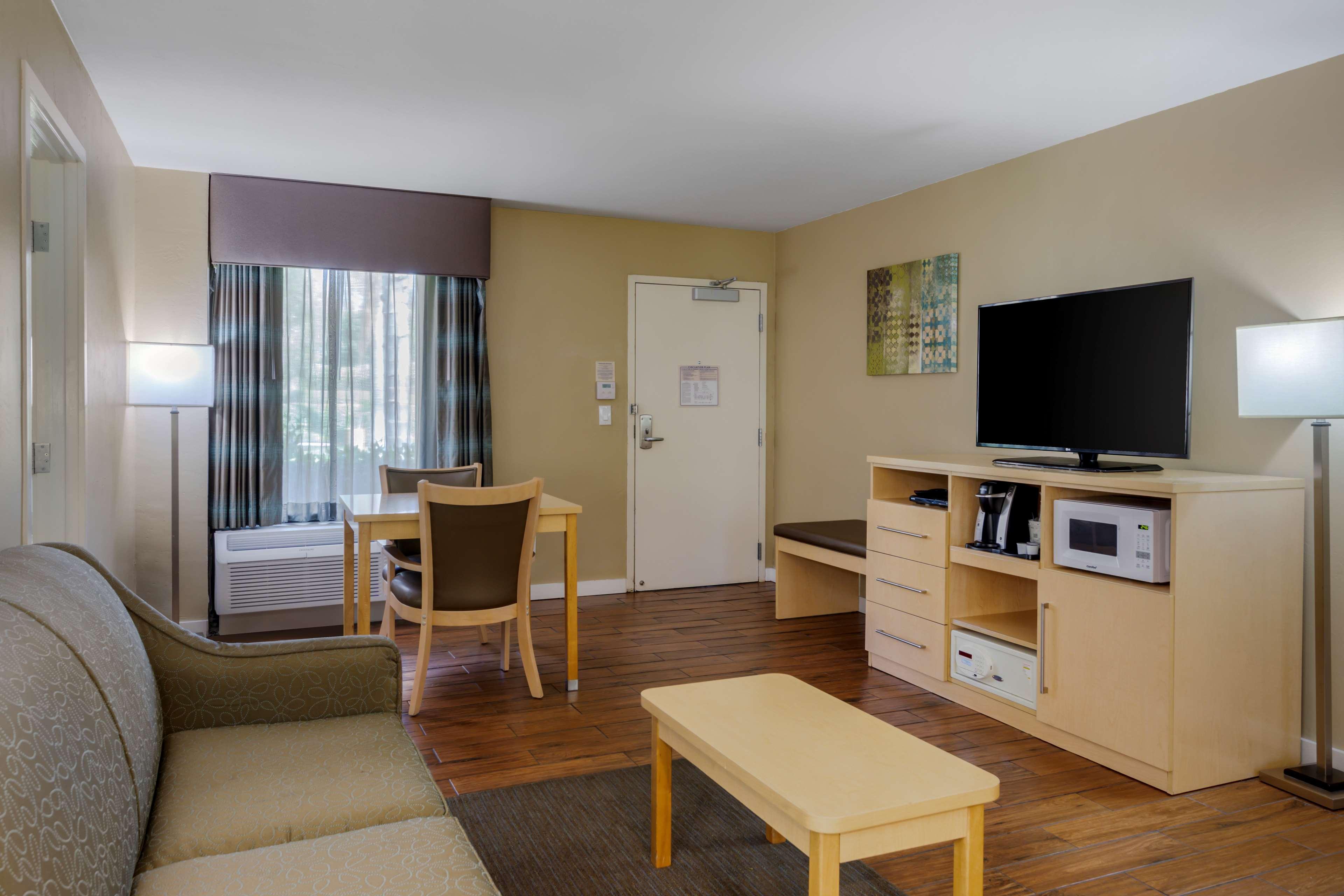 Suite Queen Size Bed