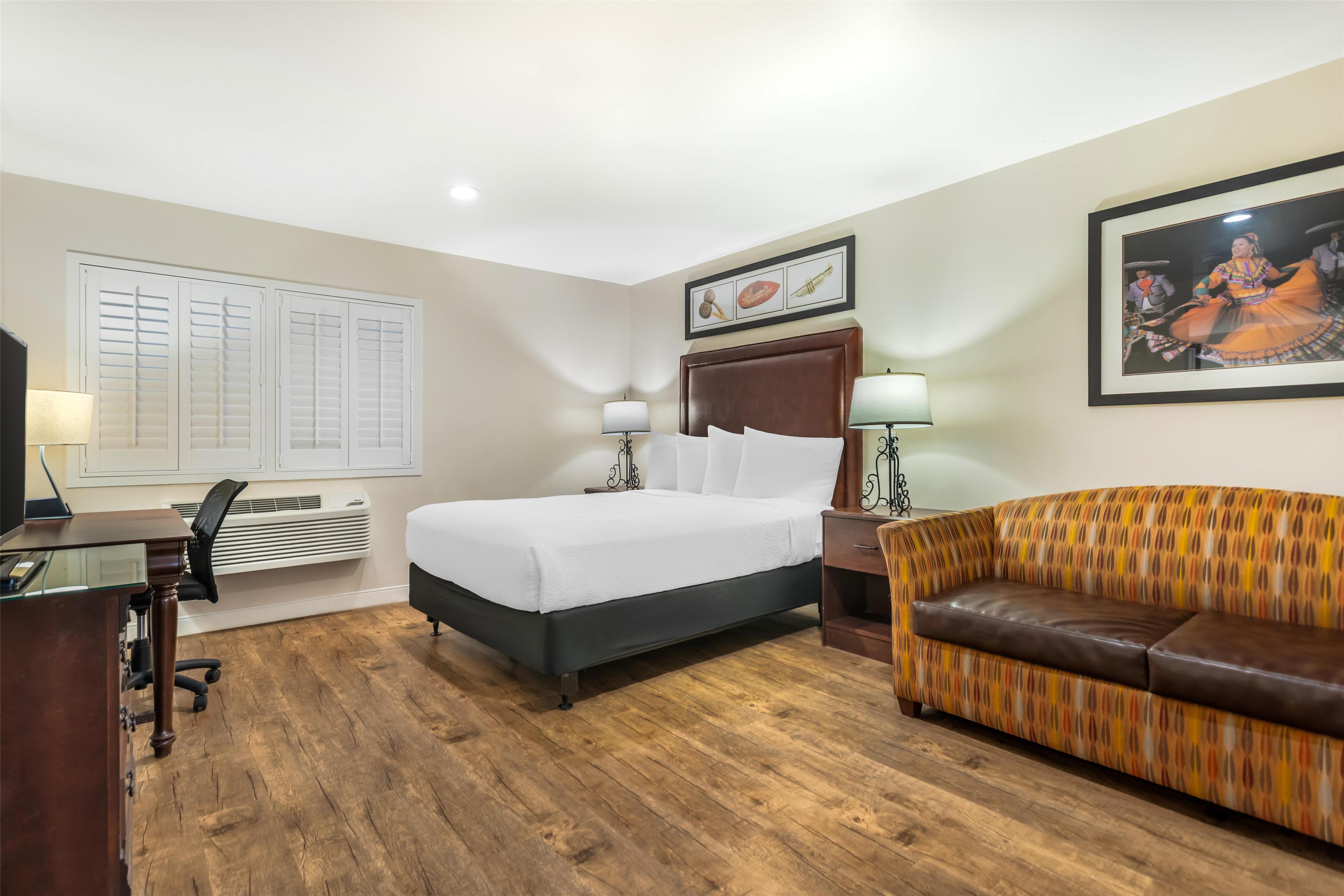 Studio Two Queen Beds