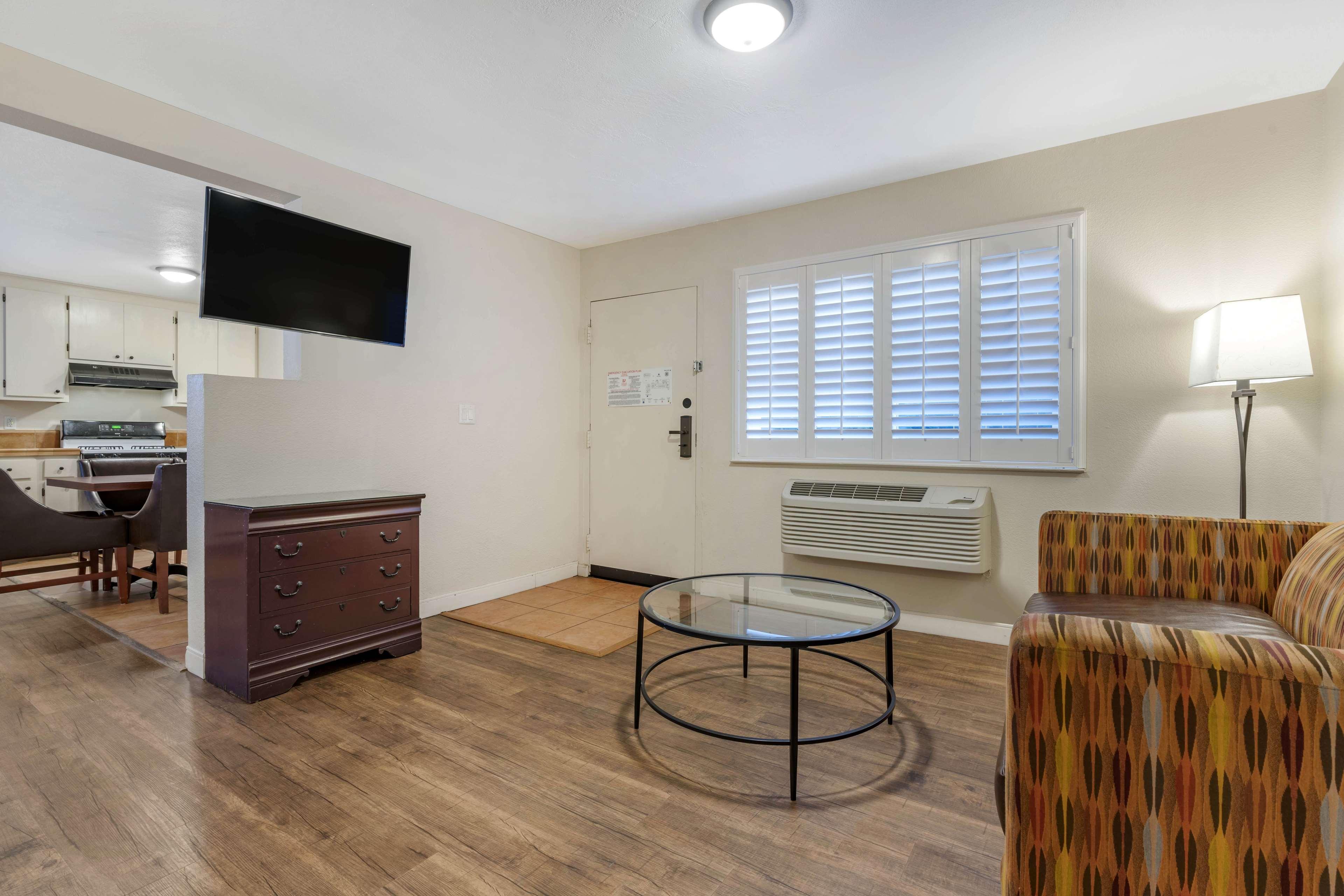 Studio Two Queen Beds