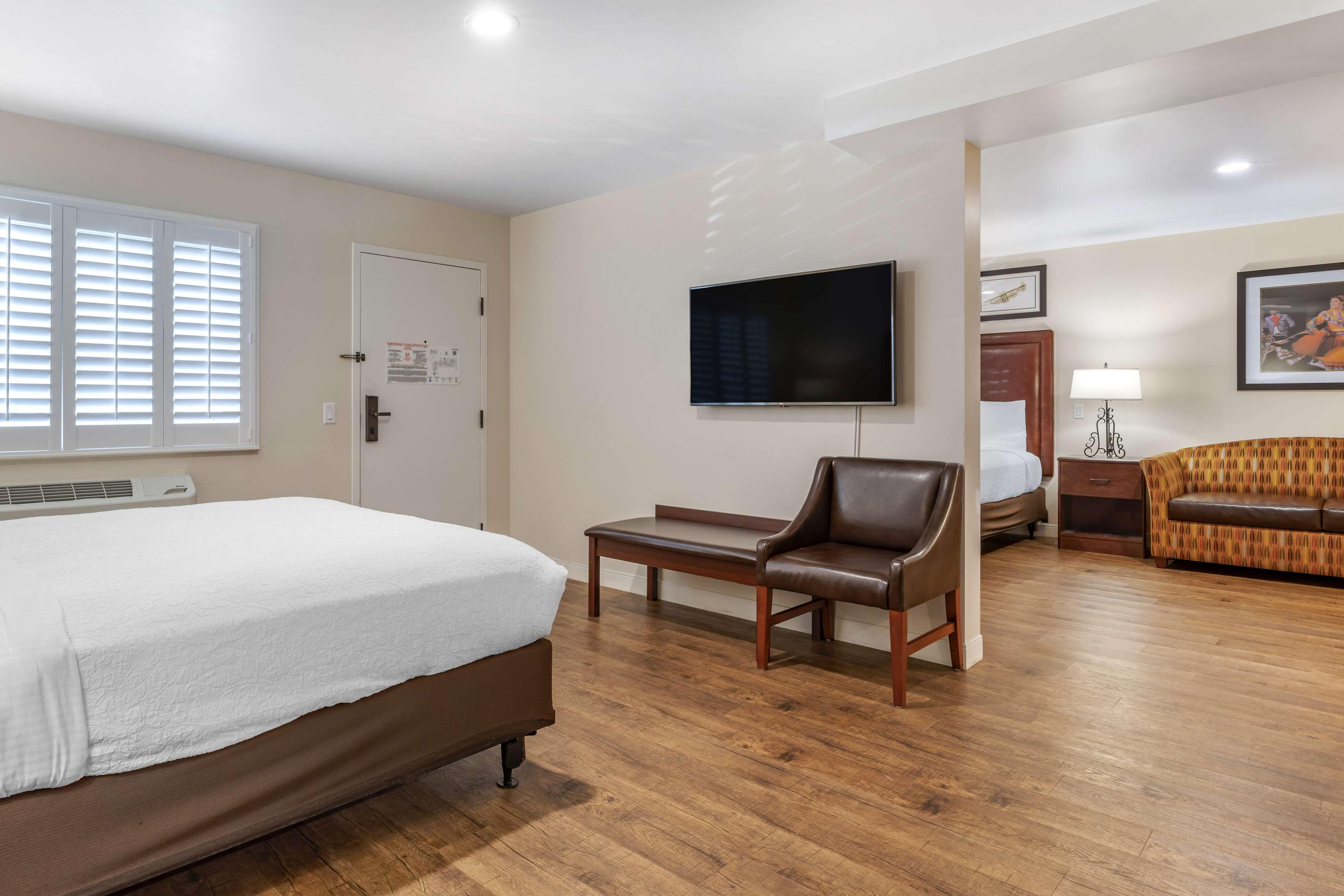 Double Accessible-two Queen Beds