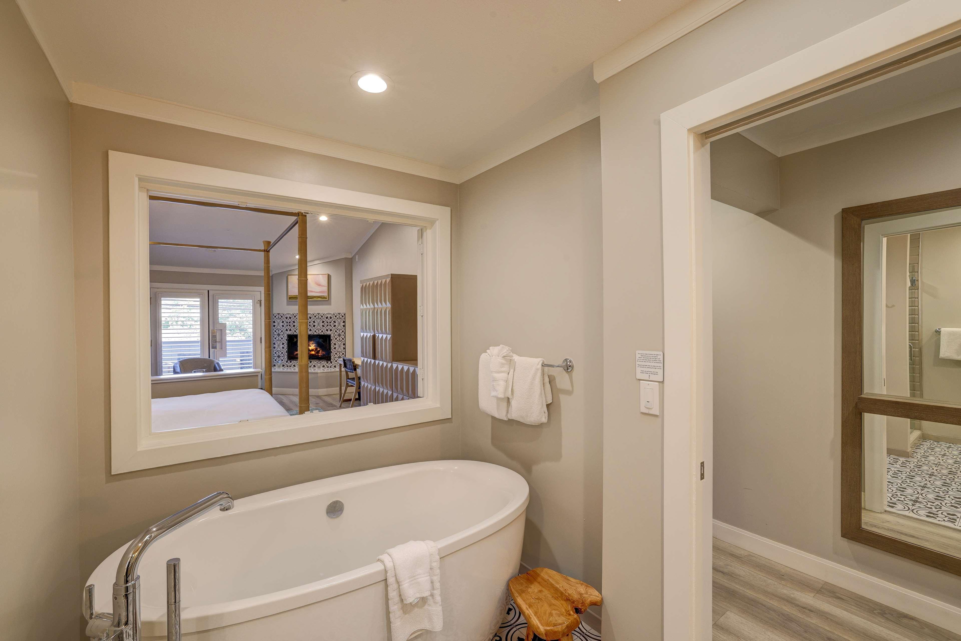 Suite King Bed One Bedroom 