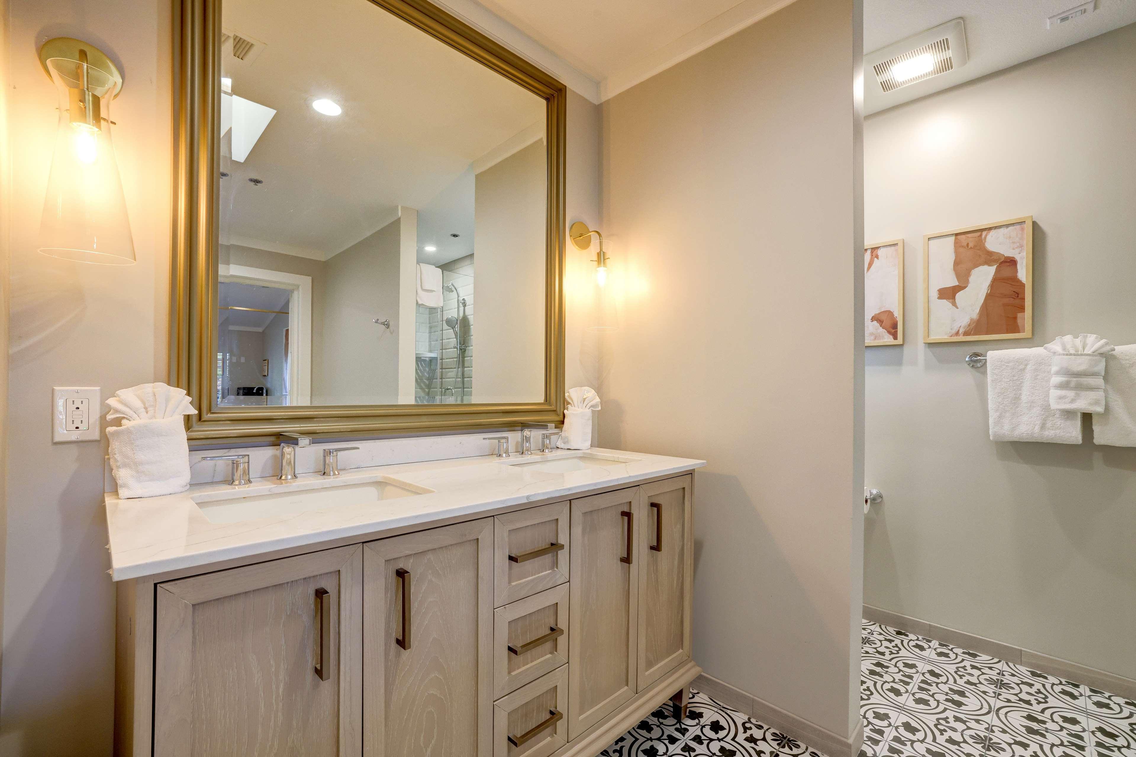 Suite King Bed One Bedroom 