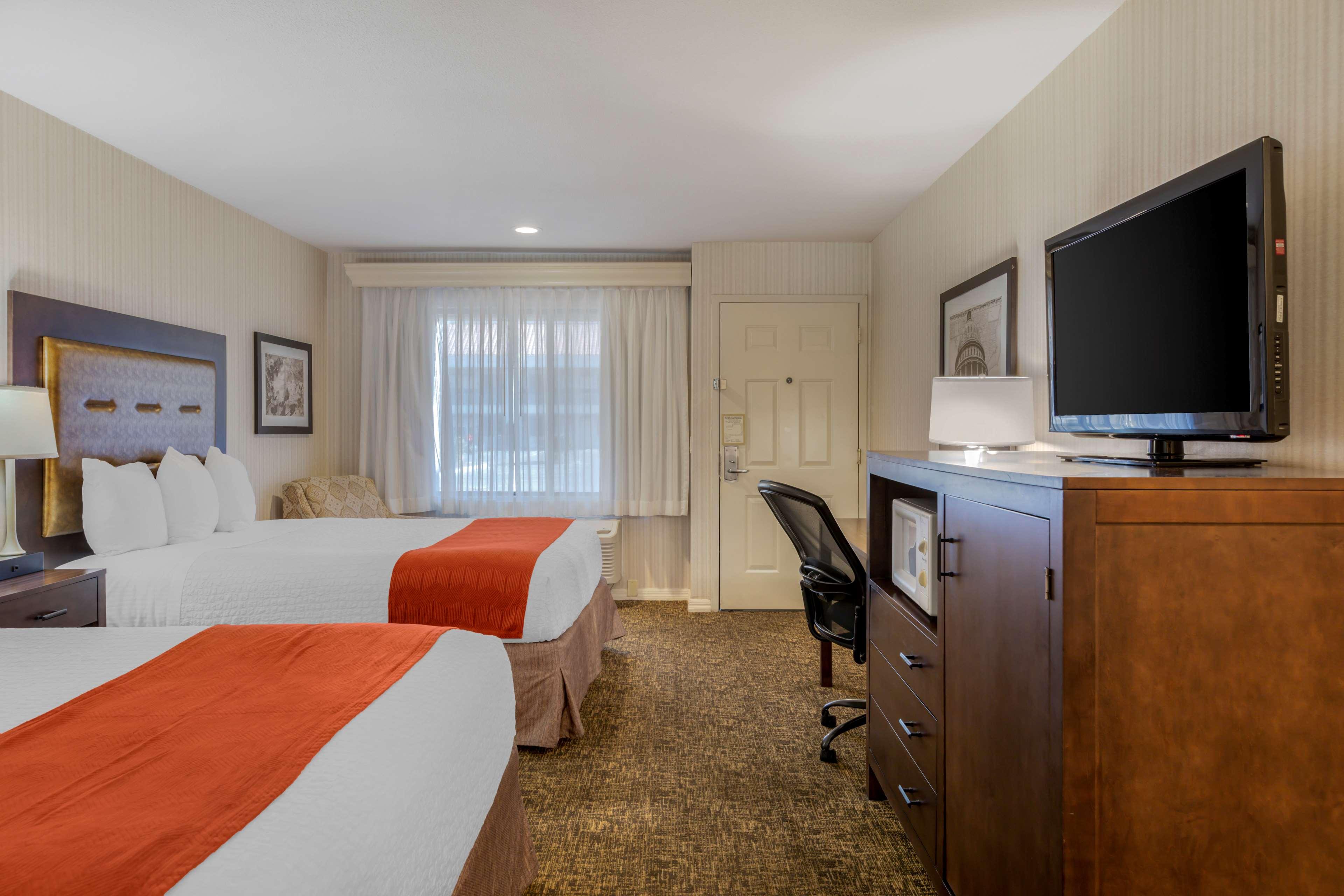 Suite Two Queen Beds Non Smoking