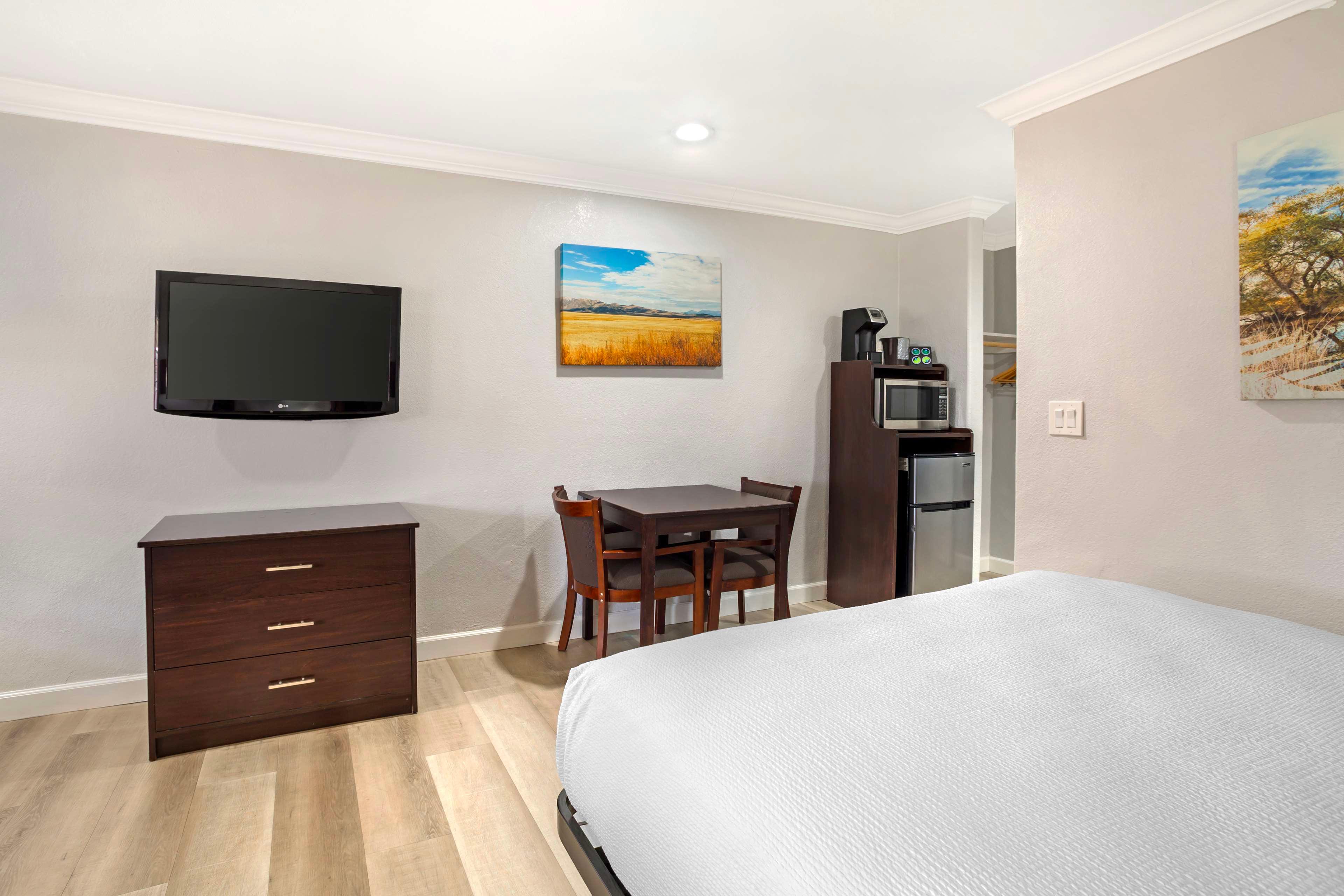 Double King Bed Non Smoking