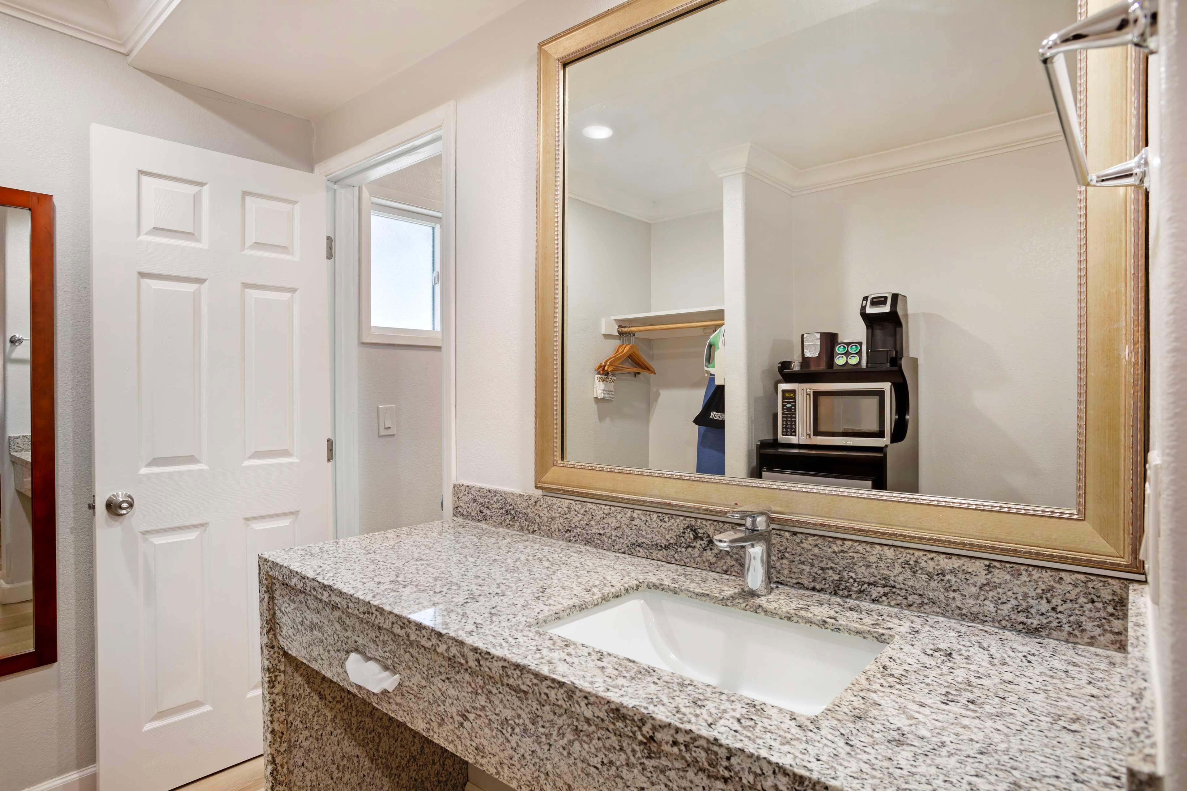 Double Queen Bed Non Smoking