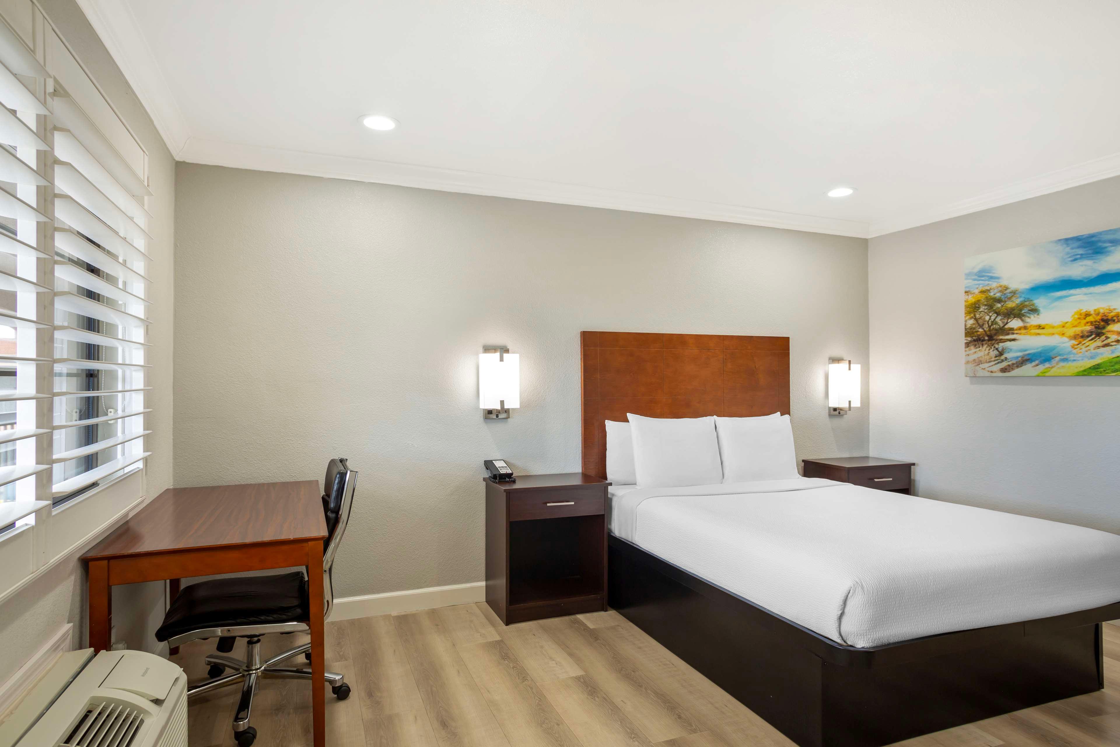 Double Queen Bed Non Smoking