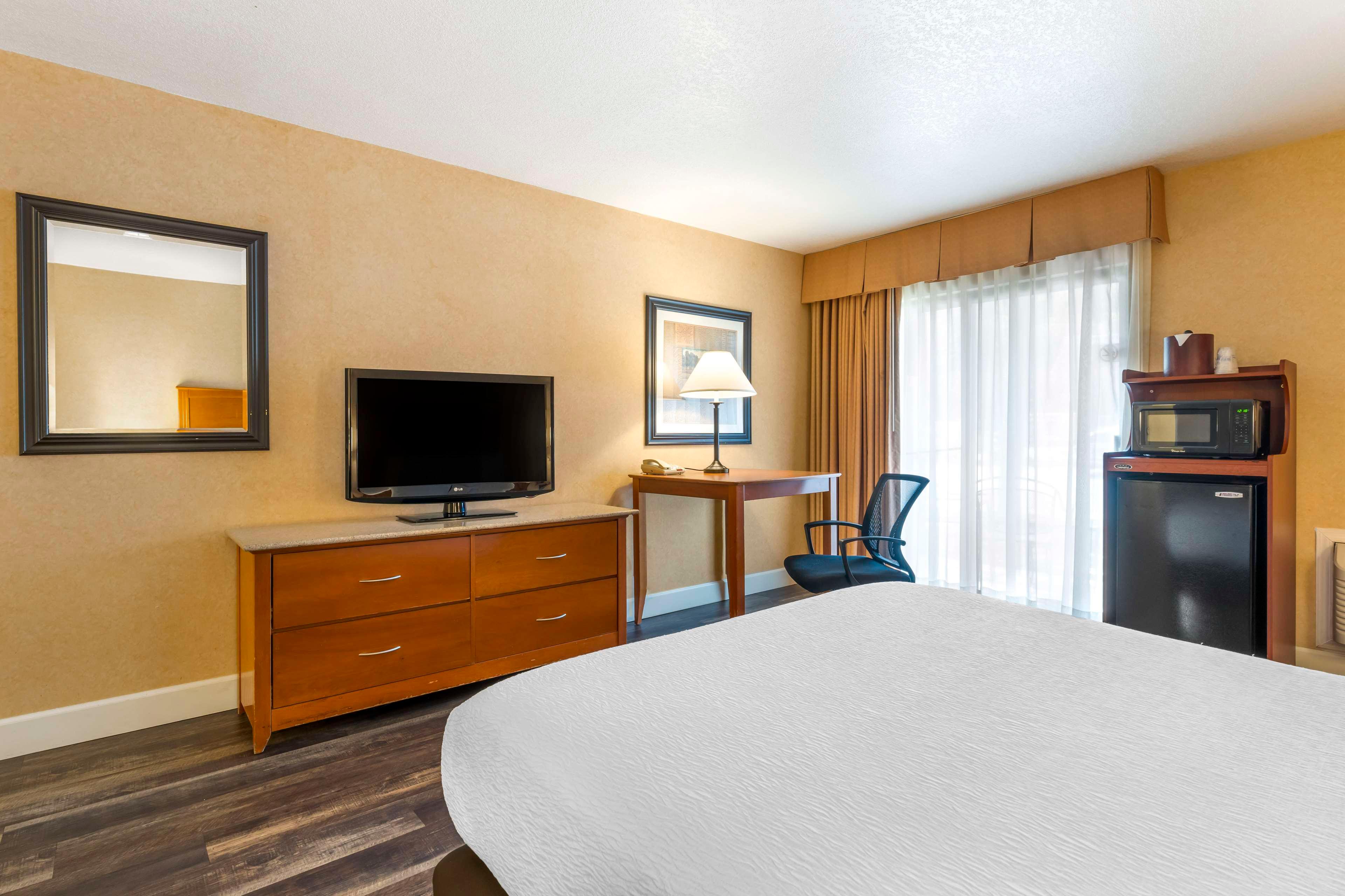 Room Queen Bed Non Smoking