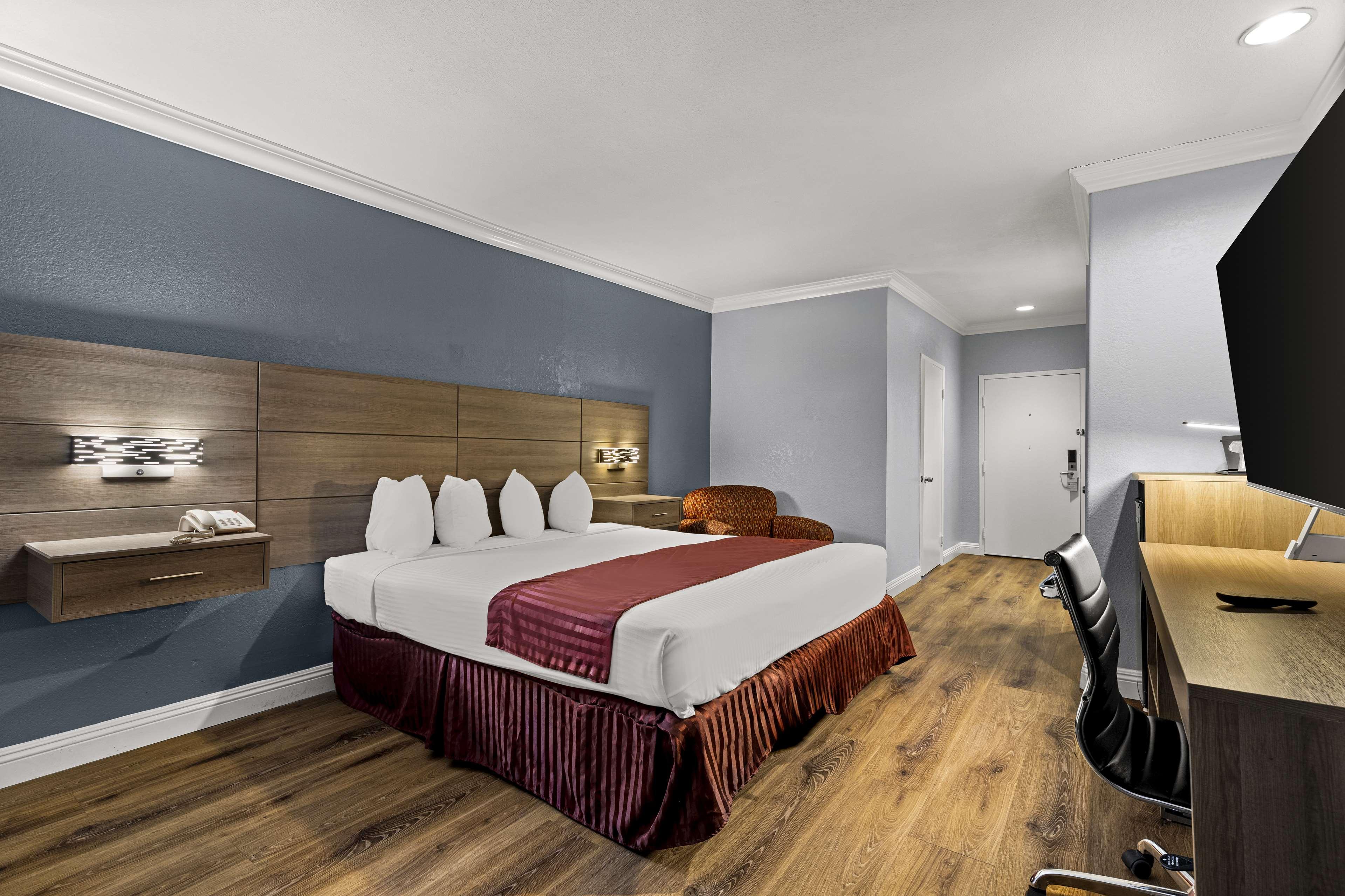 Room King Bed Non Smoking