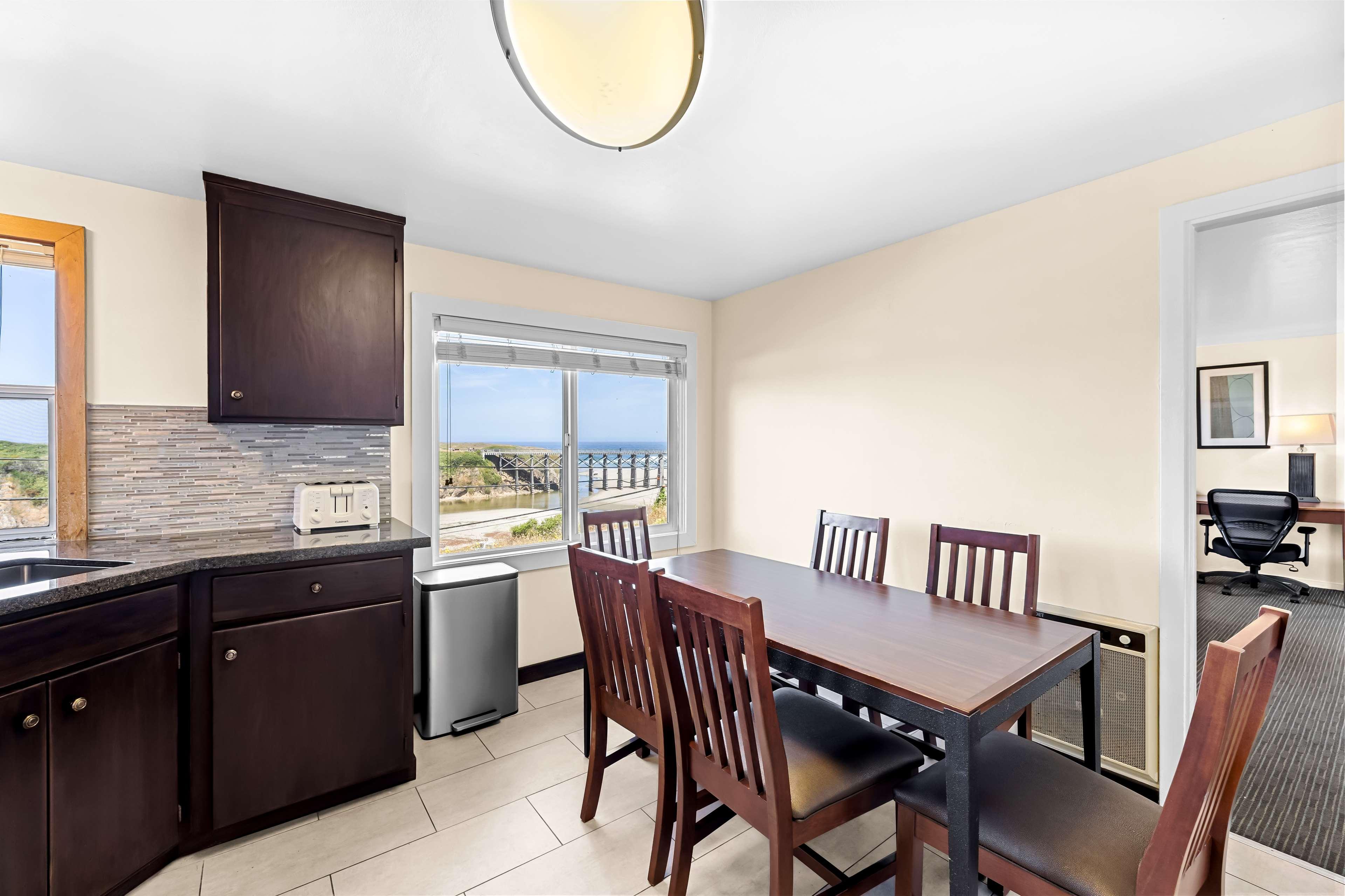 Suite Two Queen Beds Non Smoking