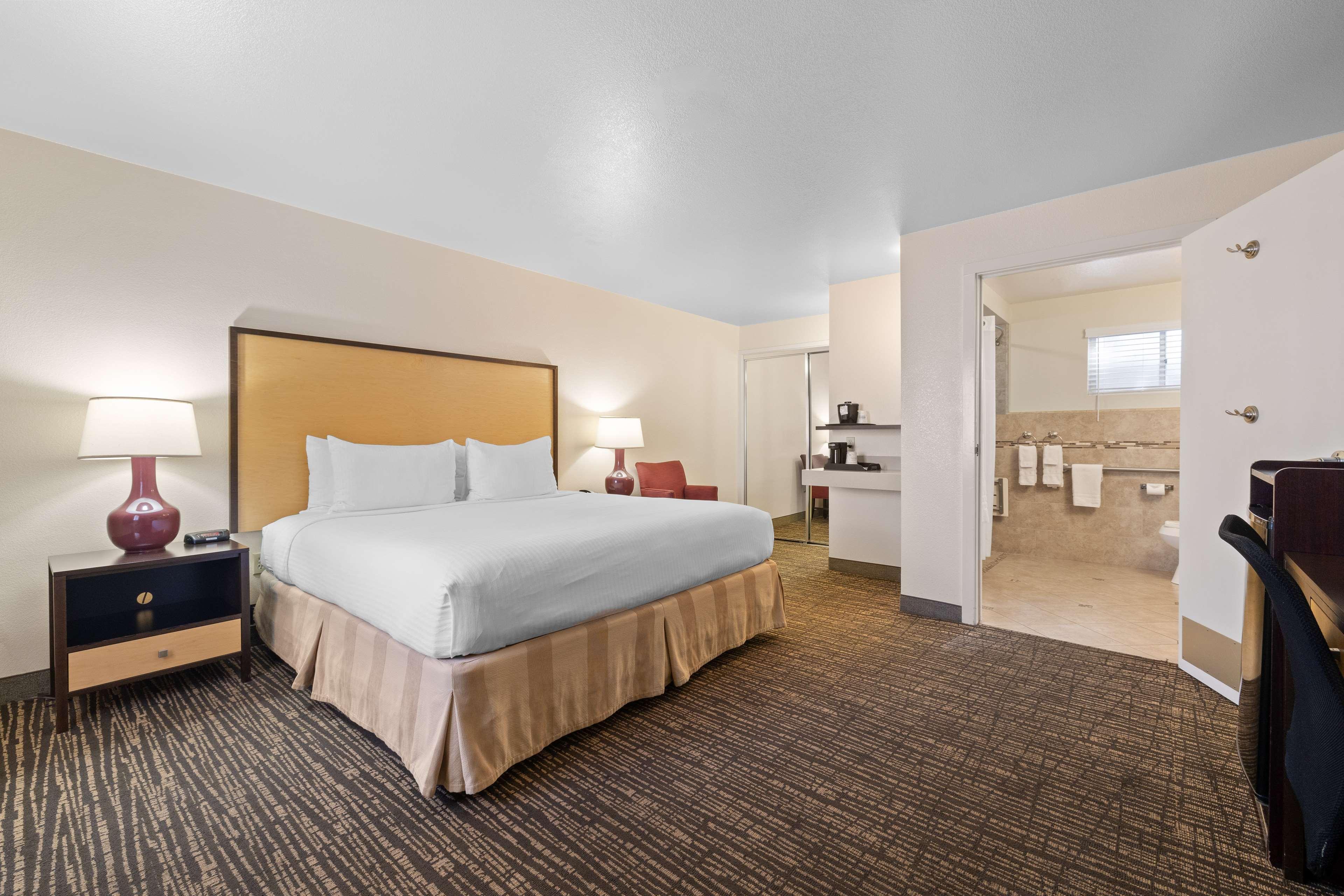 Room King Bed Non Smoking