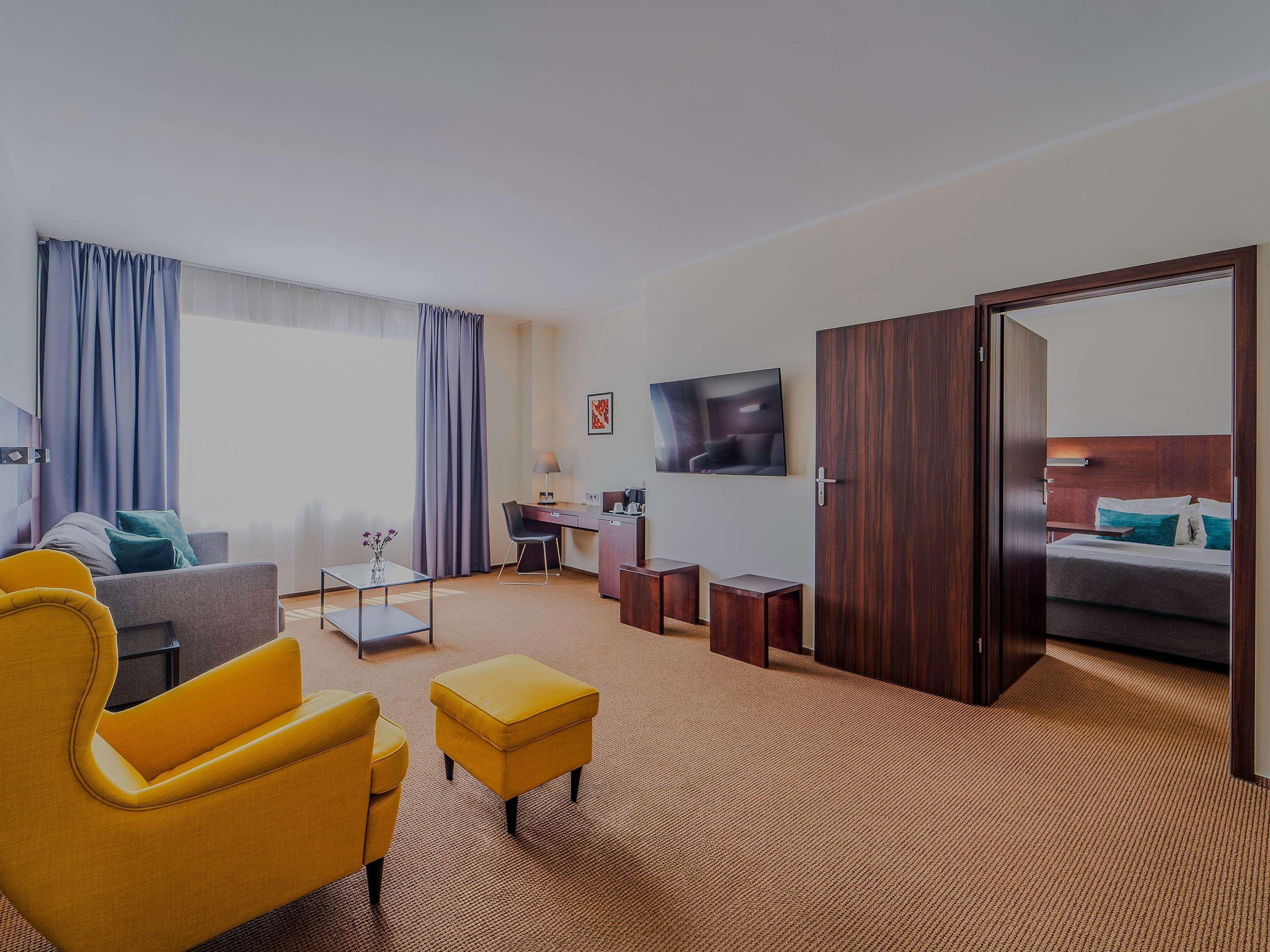 Junior Suite Queen Size Bed