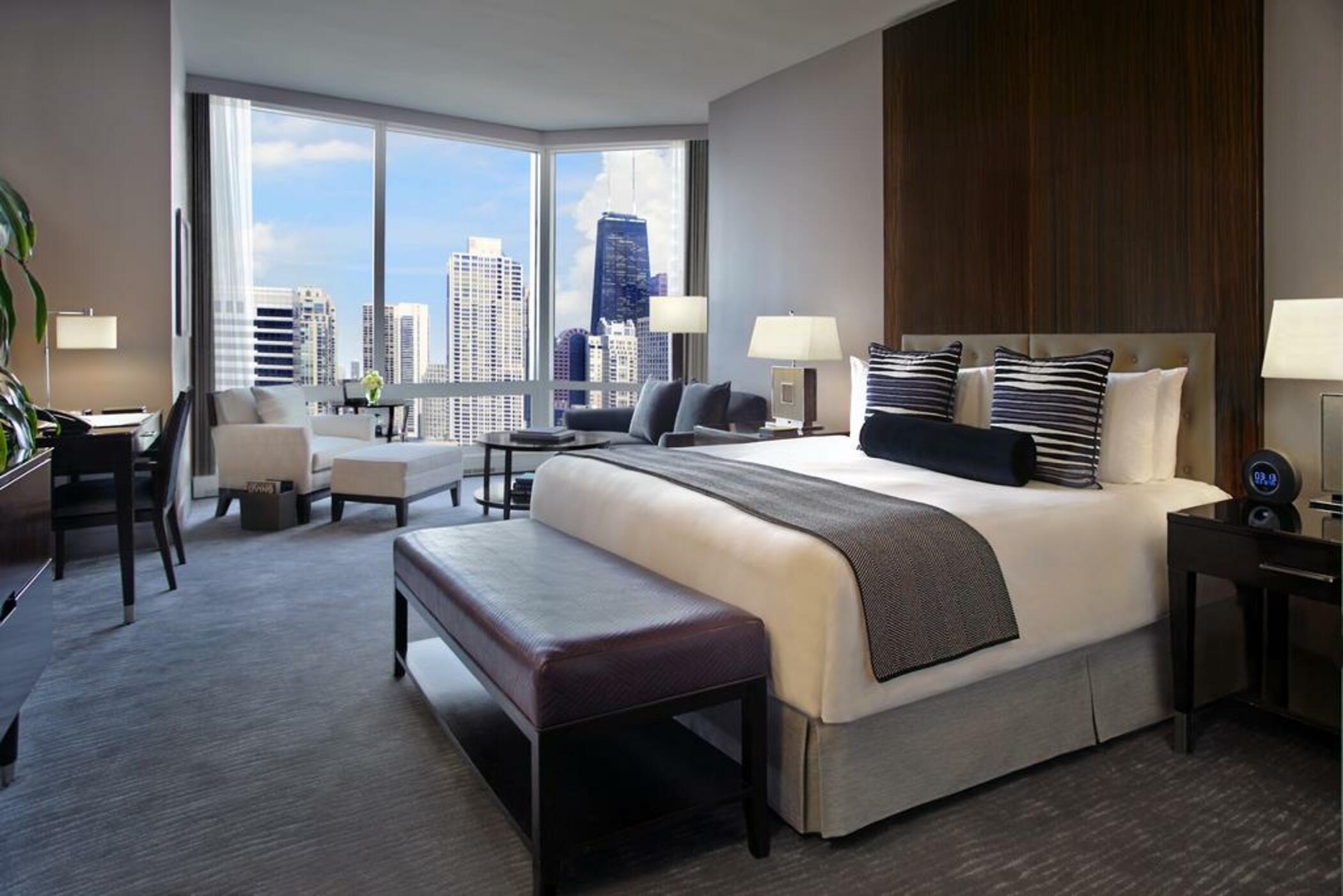 Room Deluxe City View King Bed