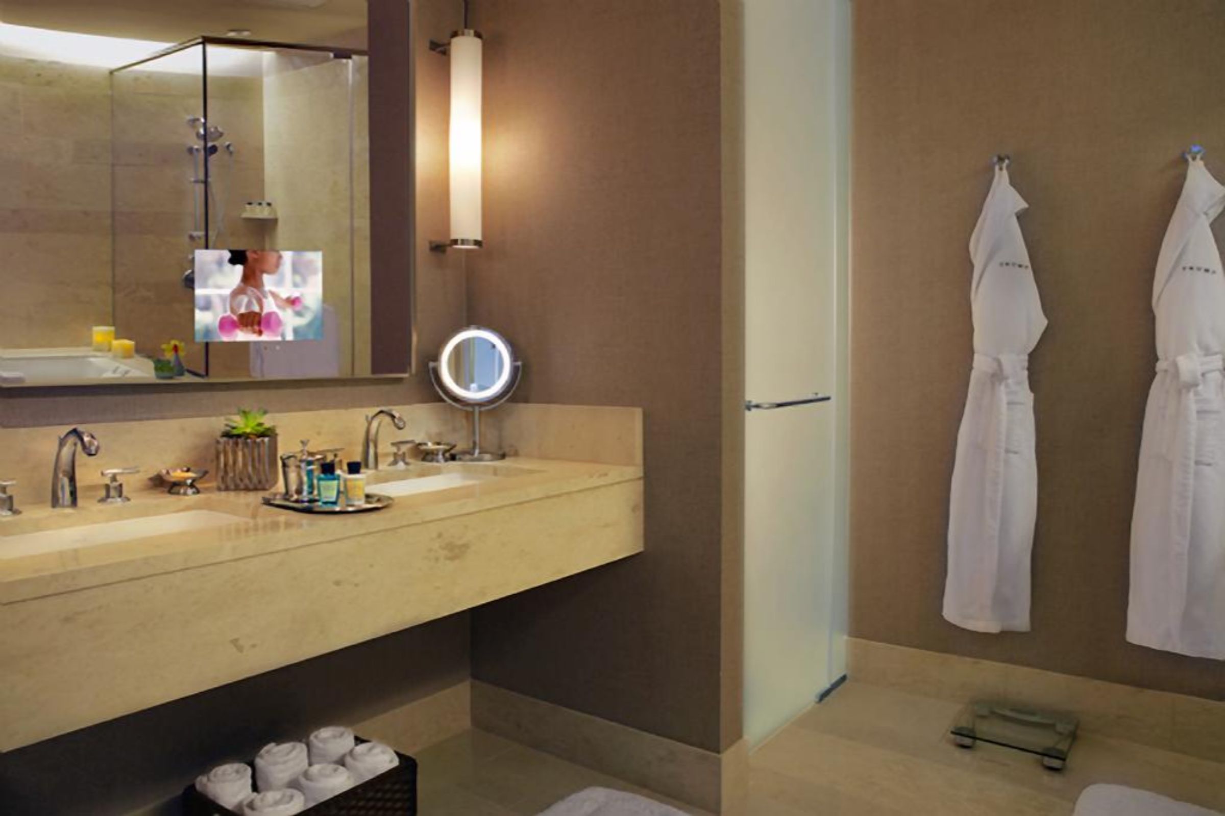 Double Deluxe King Bed